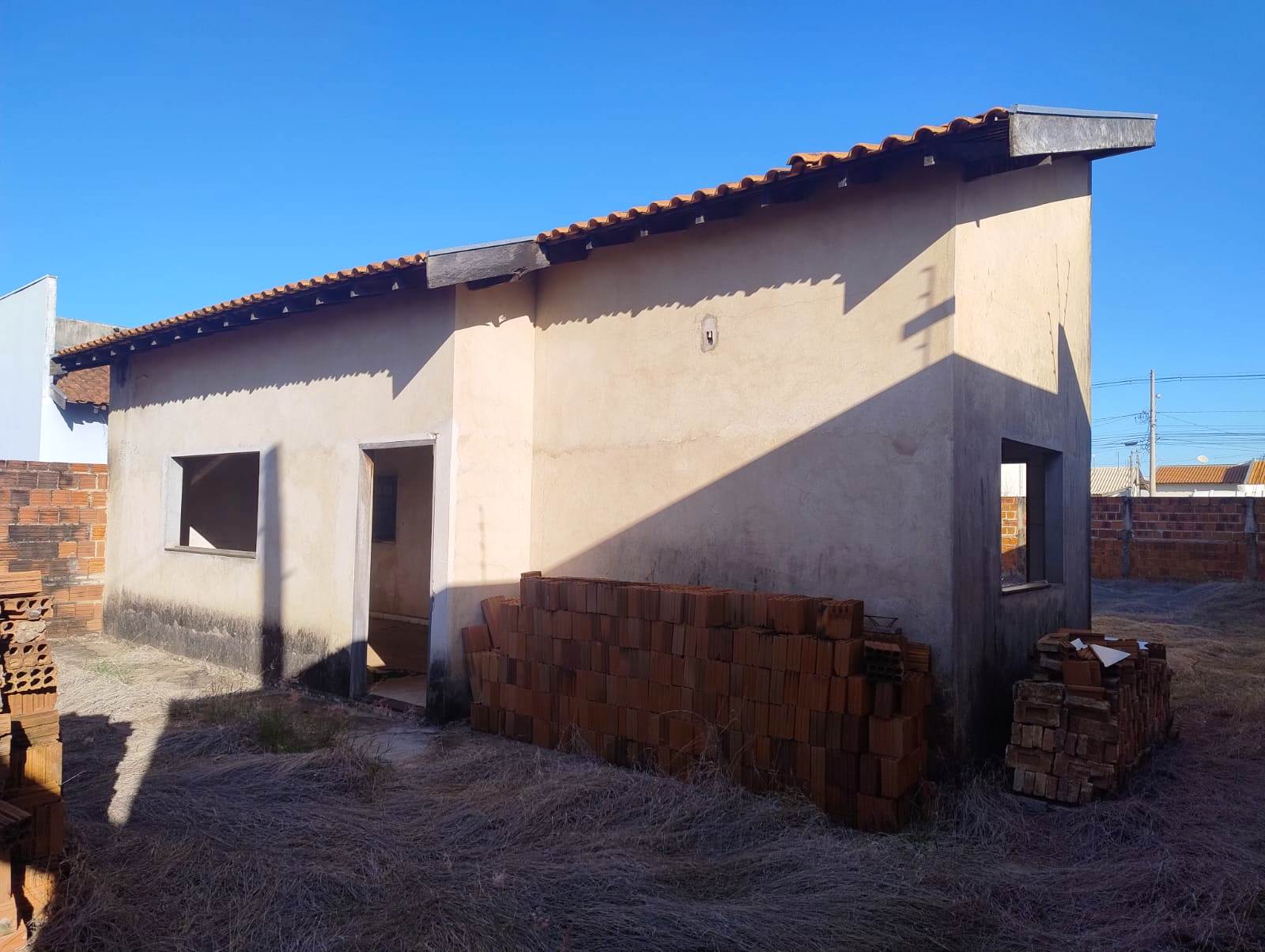 CASA EM FASE DE ACABAMENTO NO JARDIM DO LAGO 4