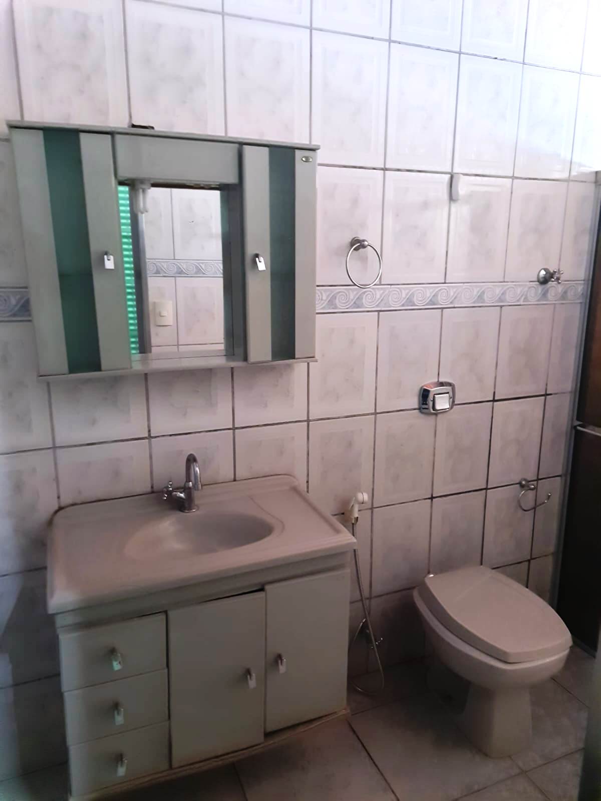 LINDA CHÁCARA PERTINHO DA CIDADE COM 05 DORMITÓRIOS 