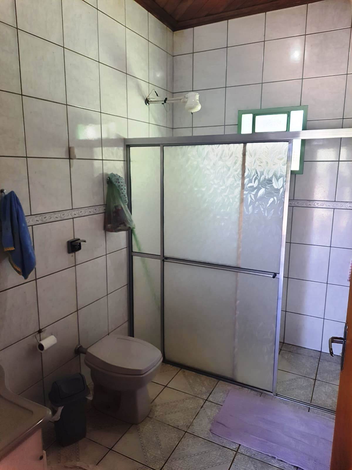 LINDA CHÁCARA PERTINHO DA CIDADE COM 05 DORMITÓRIOS 