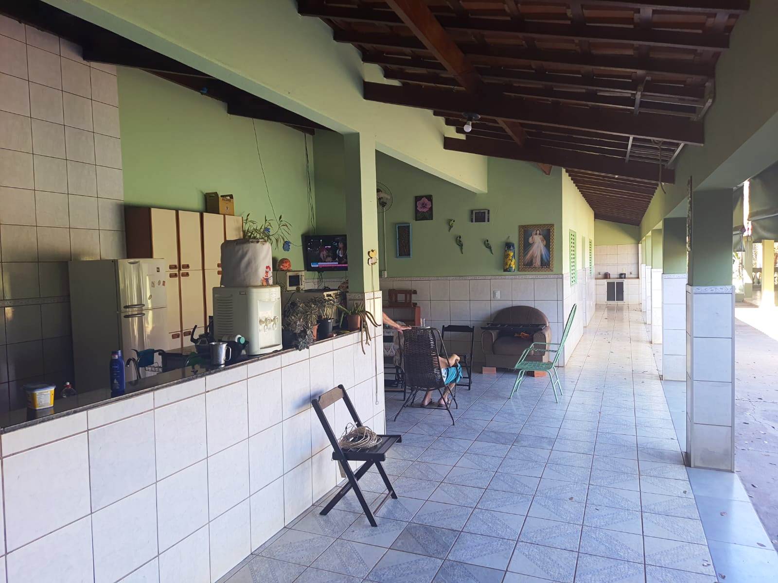 LINDA CHÁCARA PERTINHO DA CIDADE COM 05 DORMITÓRIOS 
