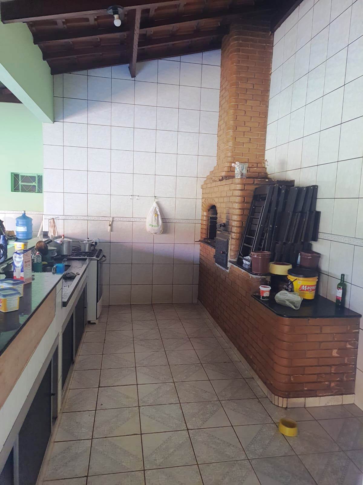 LINDA CHÁCARA PERTINHO DA CIDADE COM 05 DORMITÓRIOS 