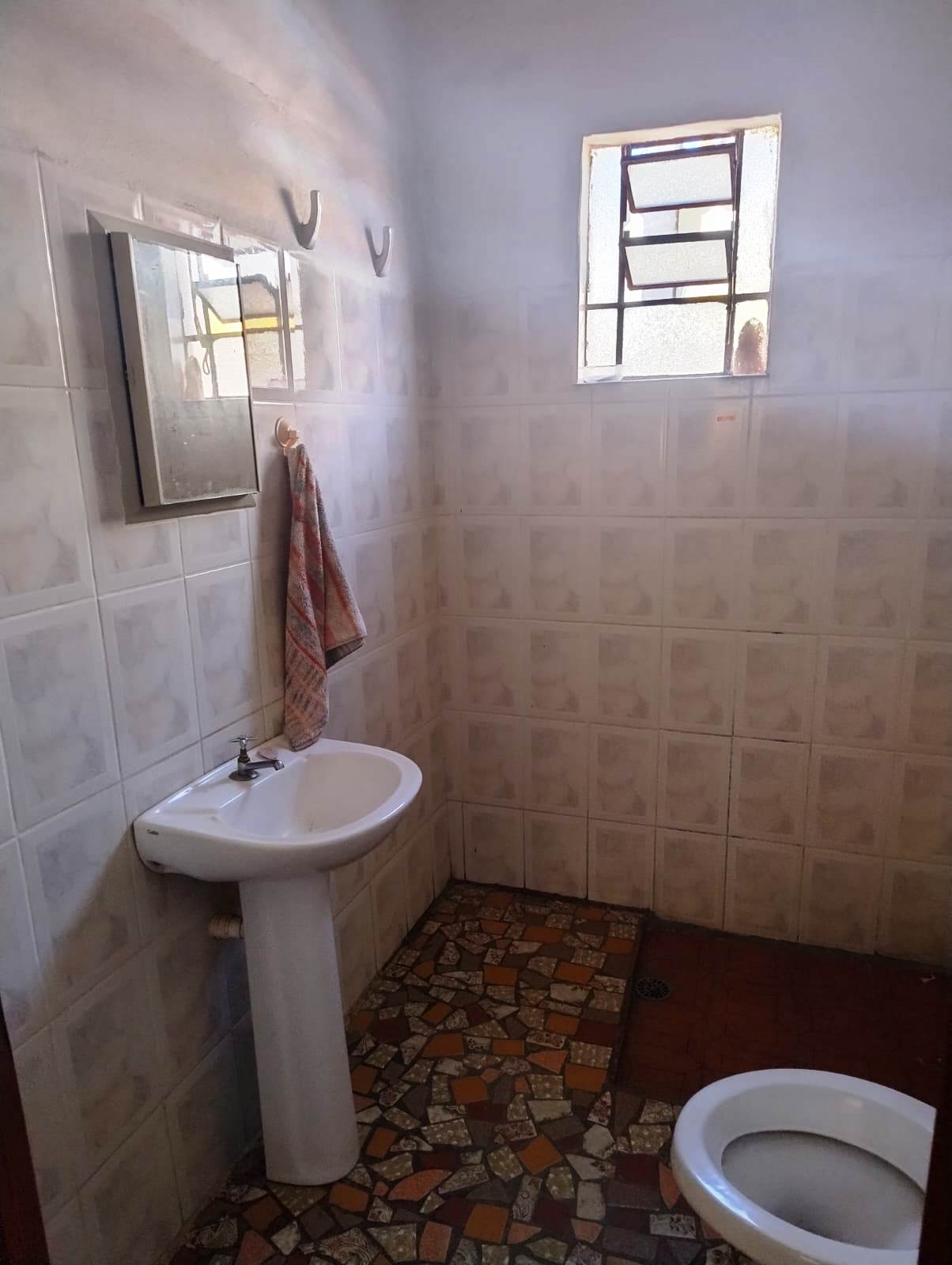 DUAS CASAS NO MESMO TERRENO NO JARDIM GUANABARA