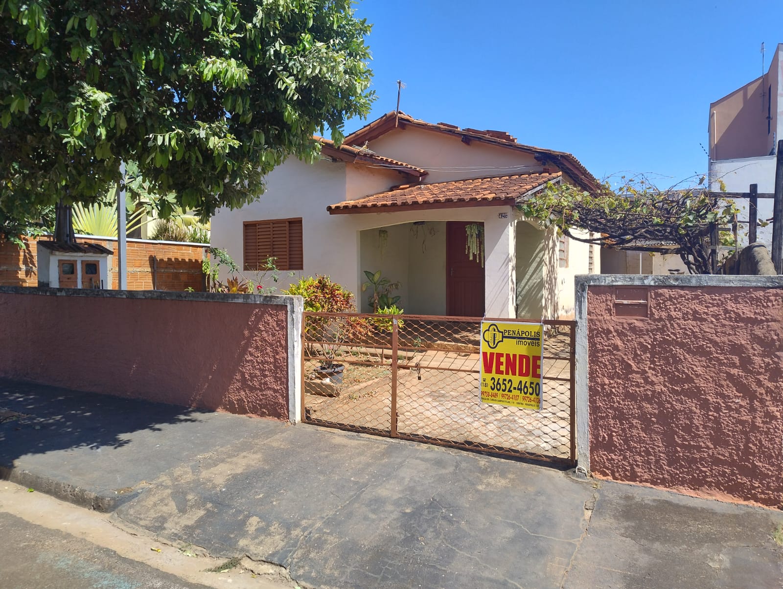 DUAS CASAS NO MESMO TERRENO NO JARDIM GUANABARA