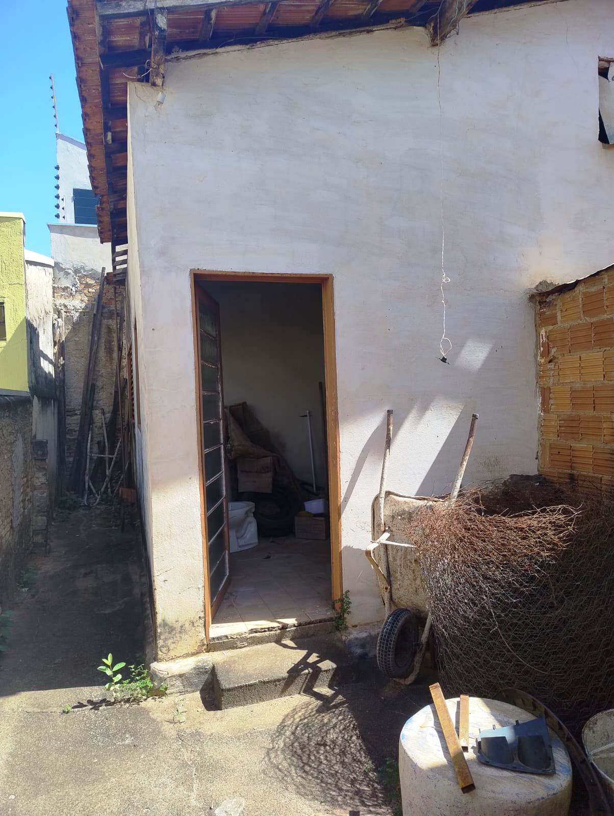 DUAS CASAS NO MESMO TERRENO NO JARDIM GUANABARA