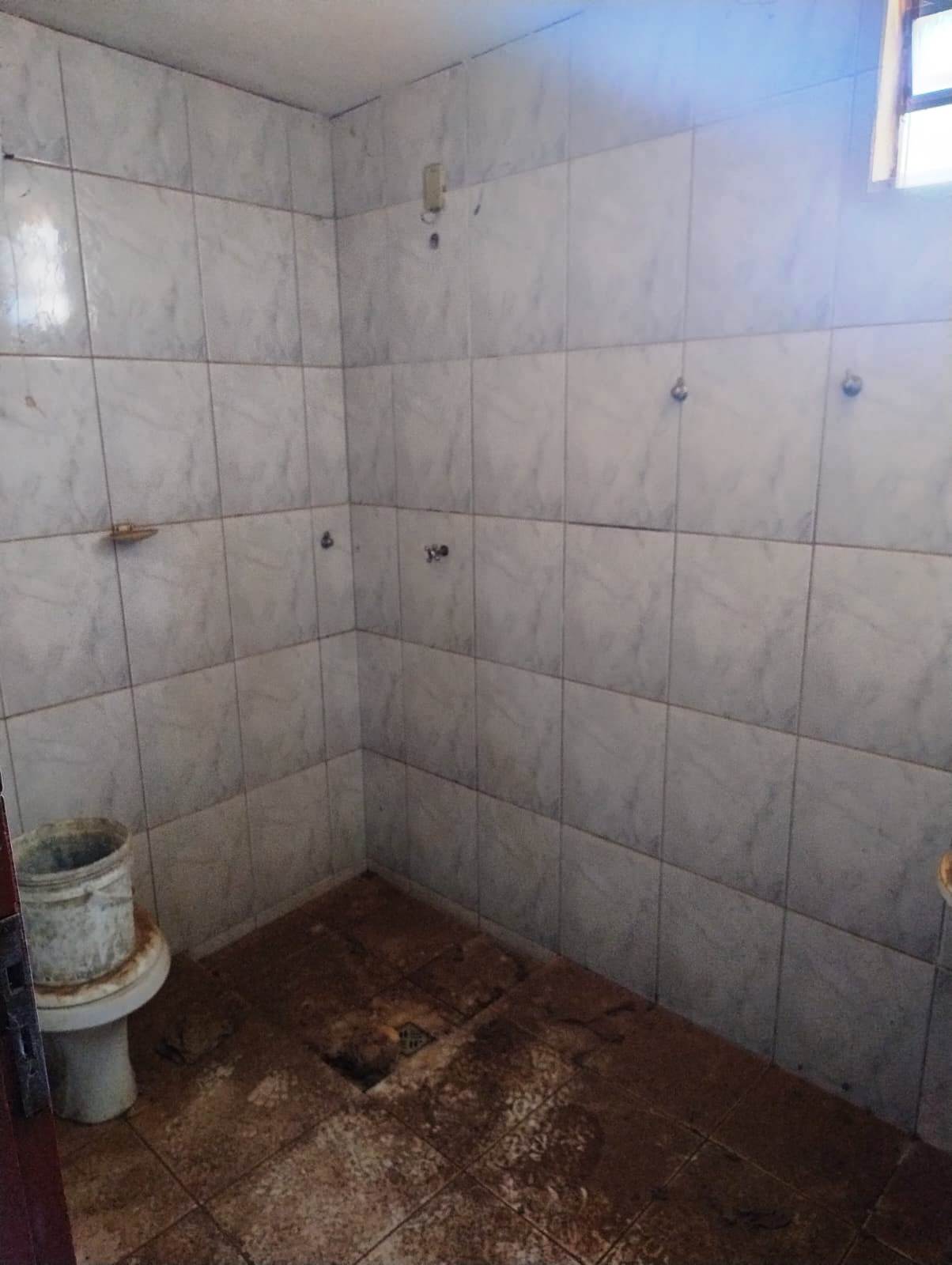 DUAS CASAS NO MESMO TERRENO NO JARDIM GUANABARA
