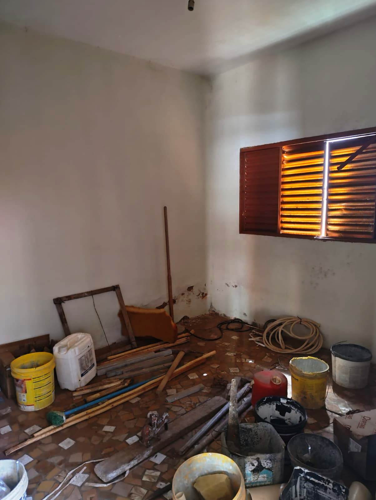 DUAS CASAS NO MESMO TERRENO NO JARDIM GUANABARA