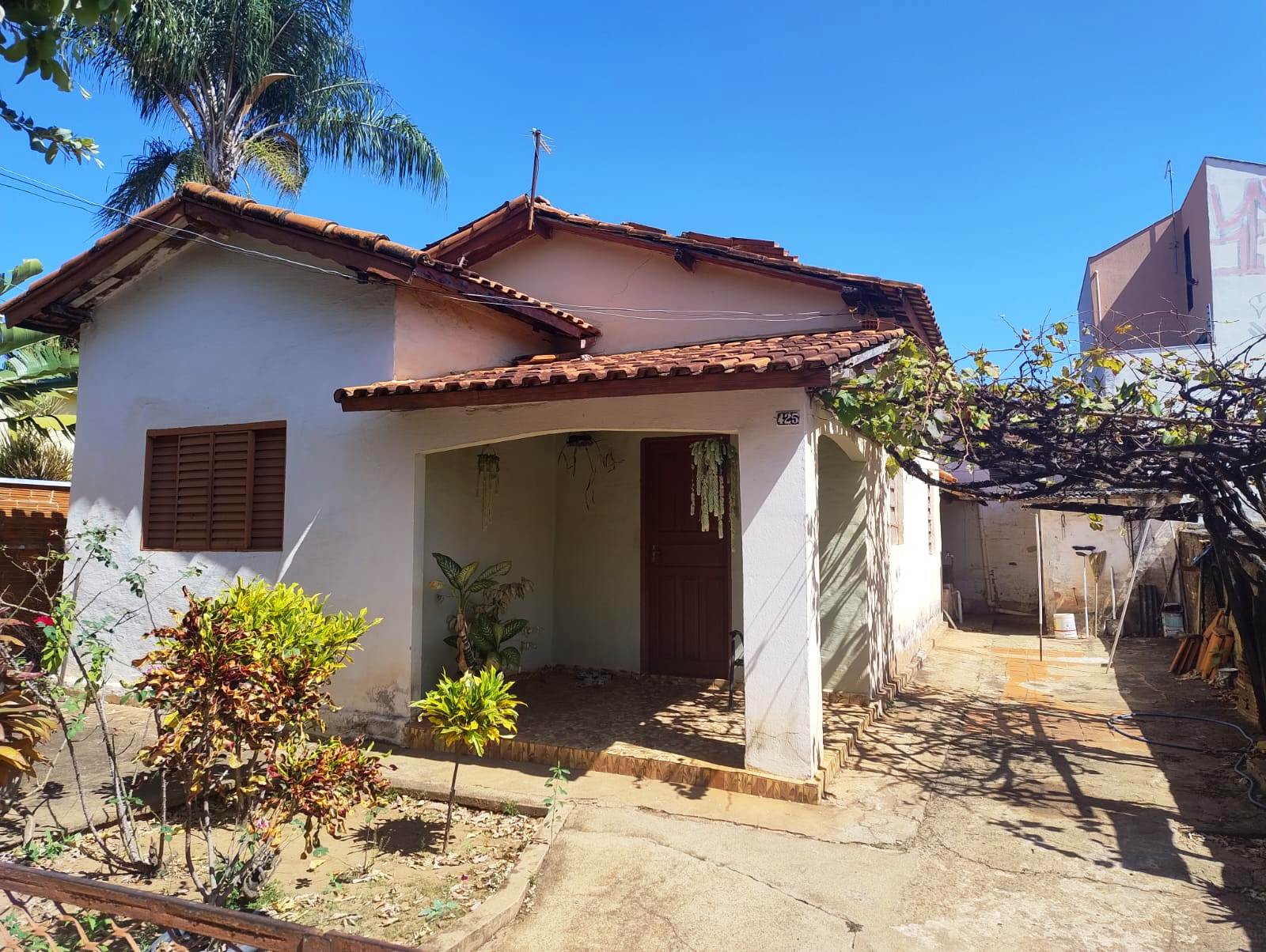 DUAS CASAS NO MESMO TERRENO NO JARDIM GUANABARA