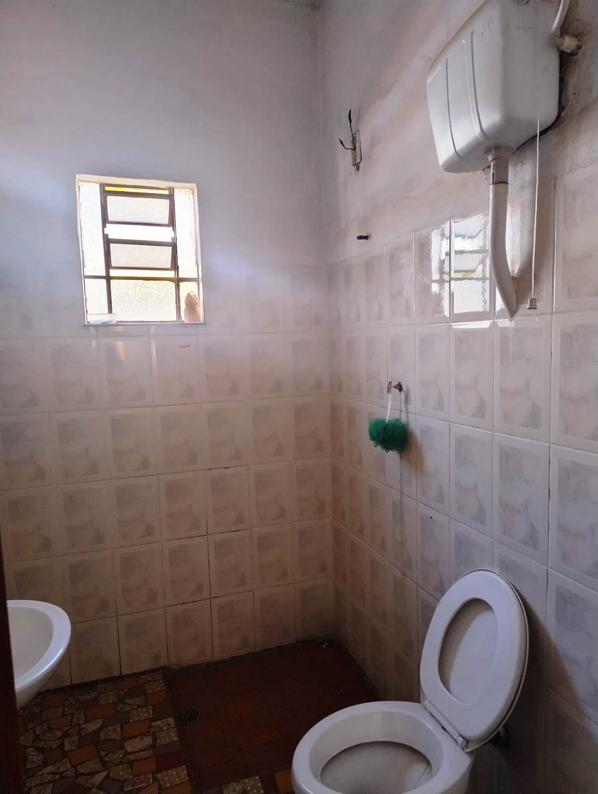 DUAS CASAS NO MESMO TERRENO NO JARDIM GUANABARA