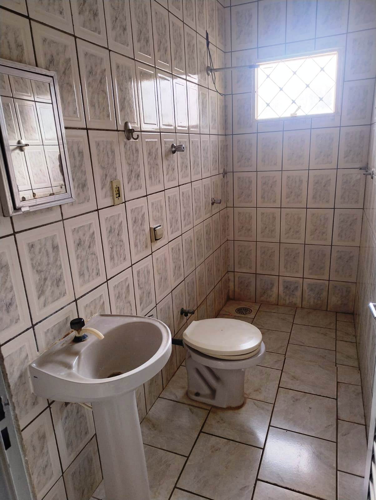 ÓTIMA CASA COM TRÊS DORMITÓRIOS PERTO DA MEZZALUNA