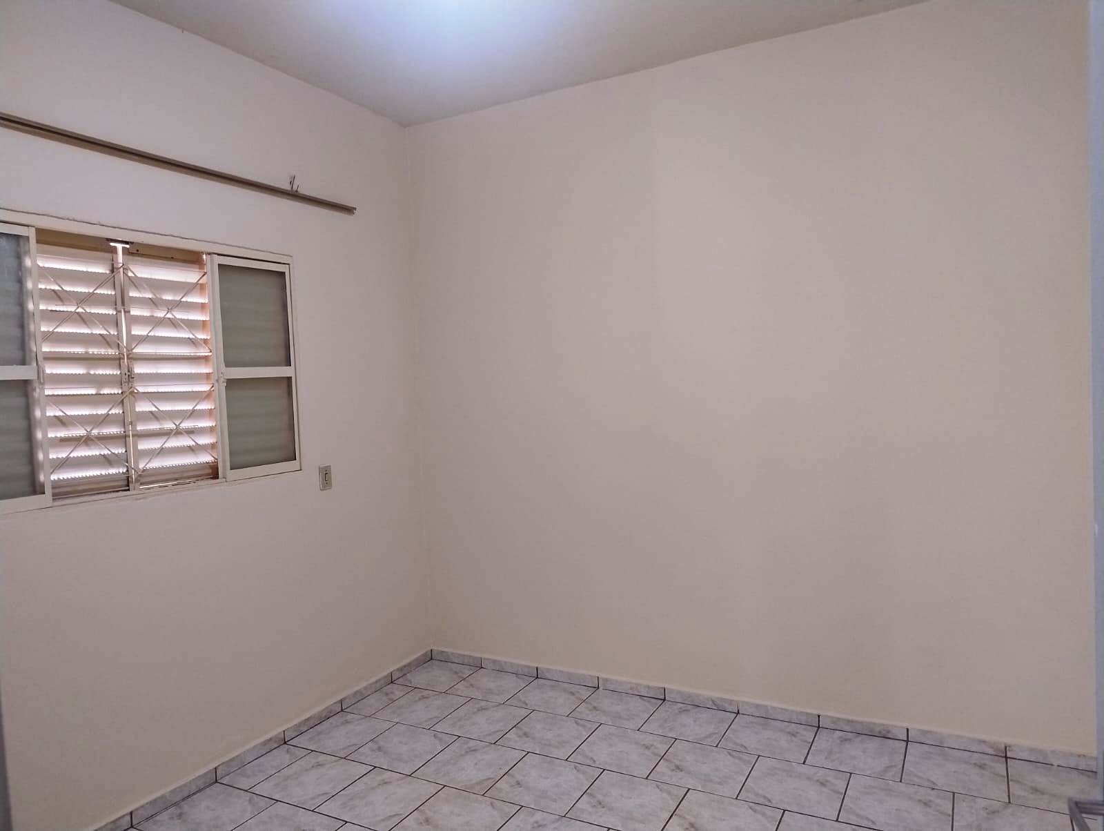 ÓTIMA CASA COM TRÊS DORMITÓRIOS PERTO DA MEZZALUNA