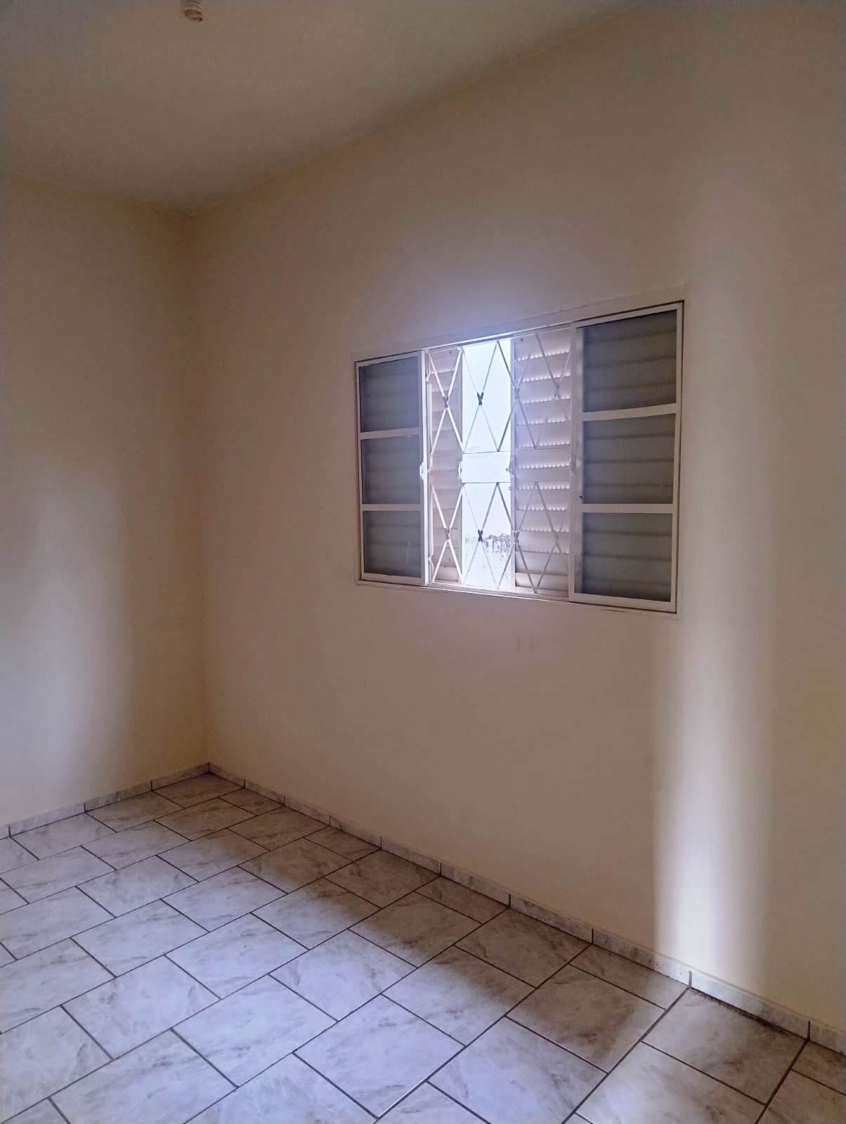 ÓTIMA CASA COM TRÊS DORMITÓRIOS PERTO DA MEZZALUNA