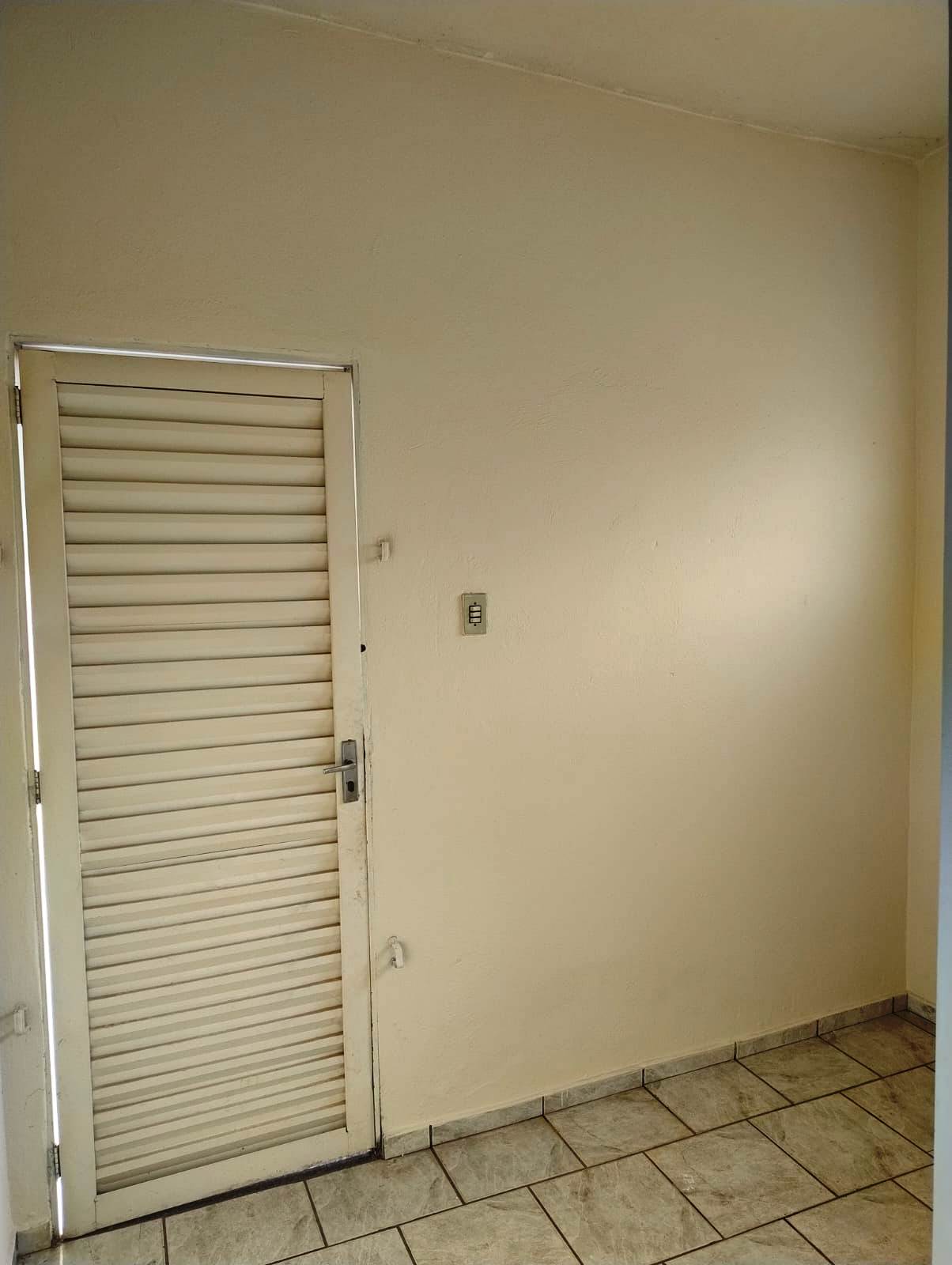 ÓTIMA CASA COM TRÊS DORMITÓRIOS PERTO DA MEZZALUNA