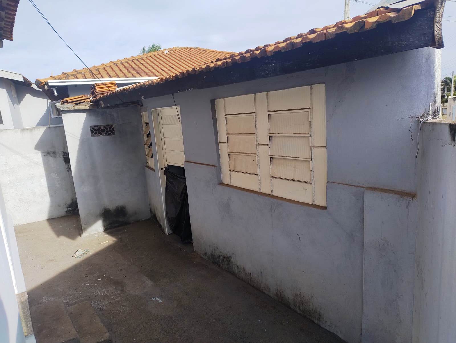 ÓTIMA CASA COM TRÊS DORMITÓRIOS PERTO DA MEZZALUNA