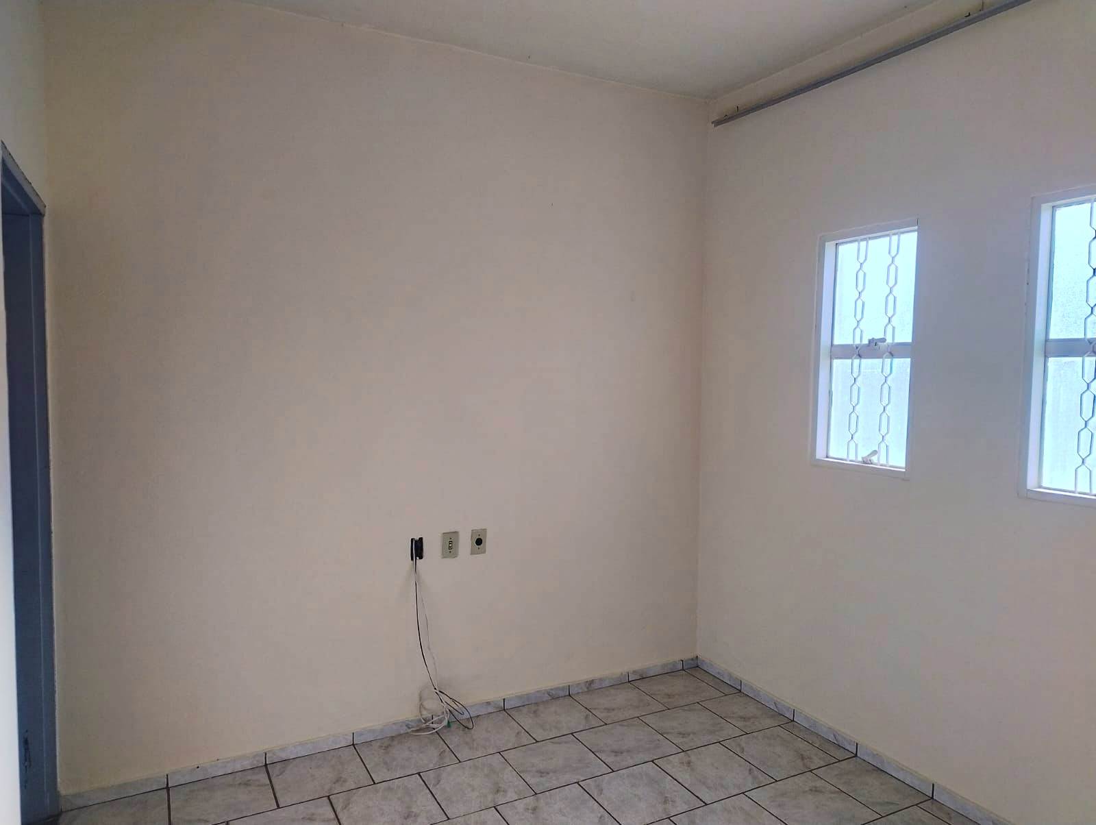 ÓTIMA CASA COM TRÊS DORMITÓRIOS PERTO DA MEZZALUNA