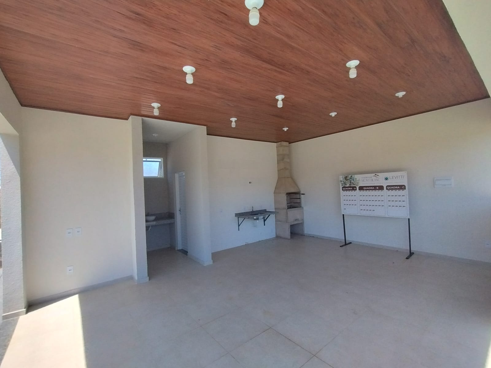 Rua Irmãos Buranello, 2600 - Casa B23 - Maria Areias Torres