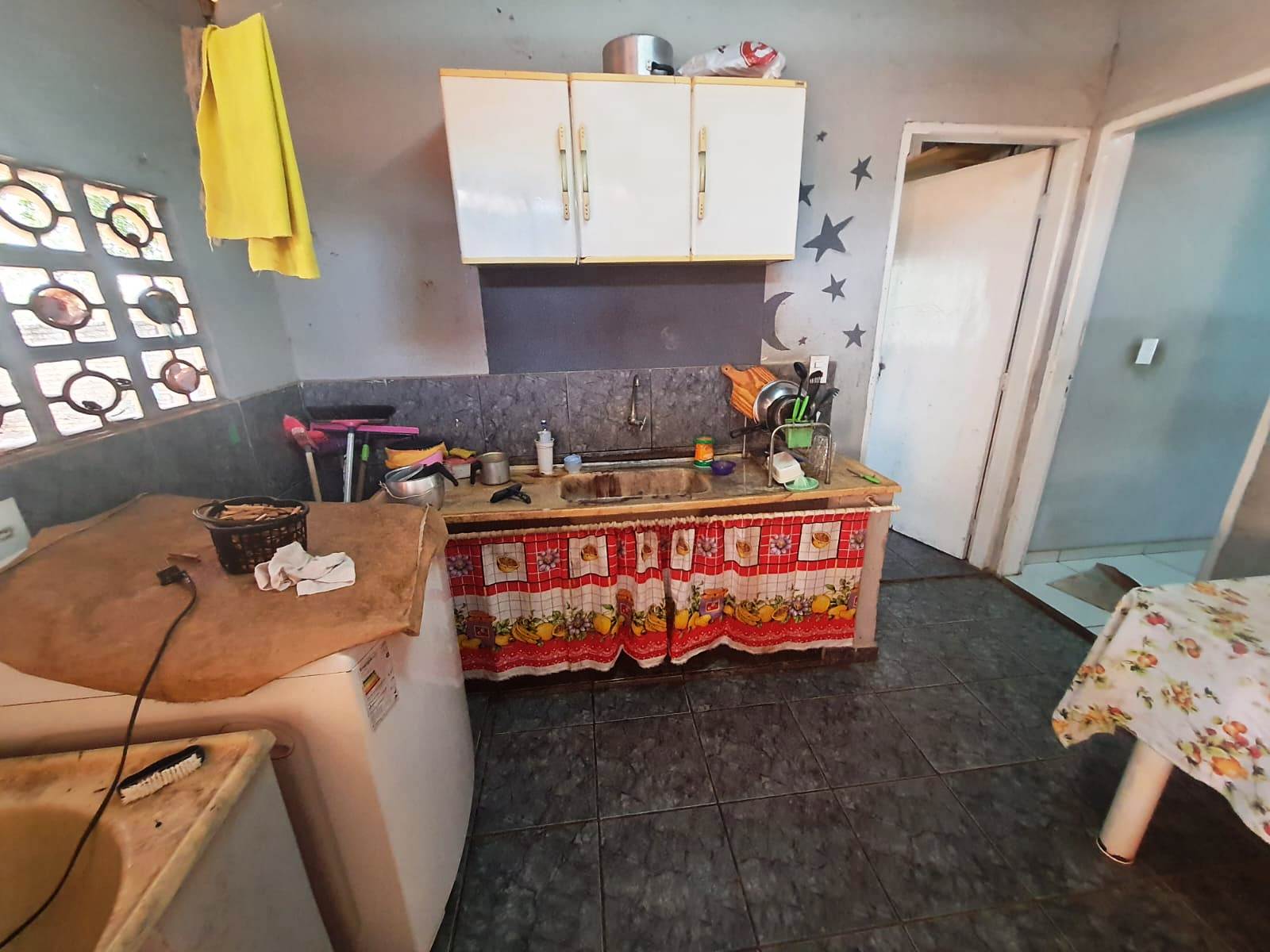 CASA COM AMPLO TERRENO NO CIDADE JARDIM