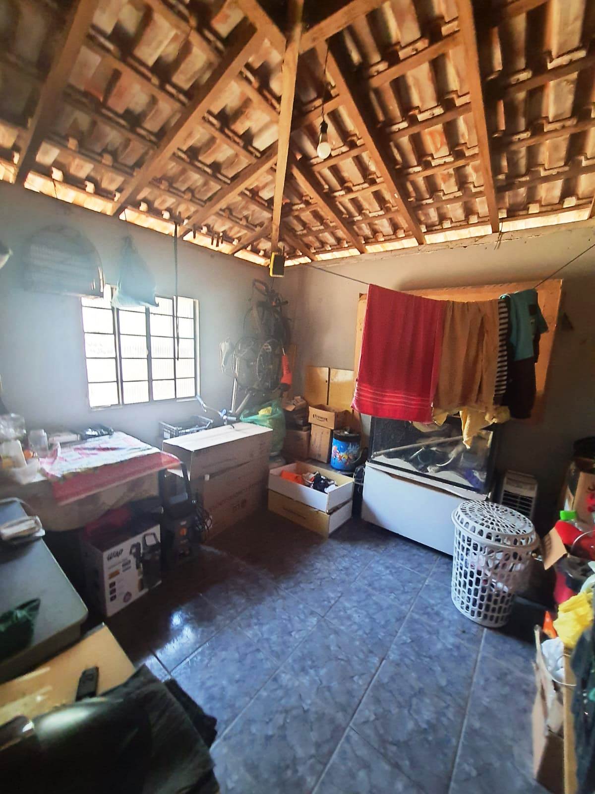 CASA COM AMPLO TERRENO NO CIDADE JARDIM
