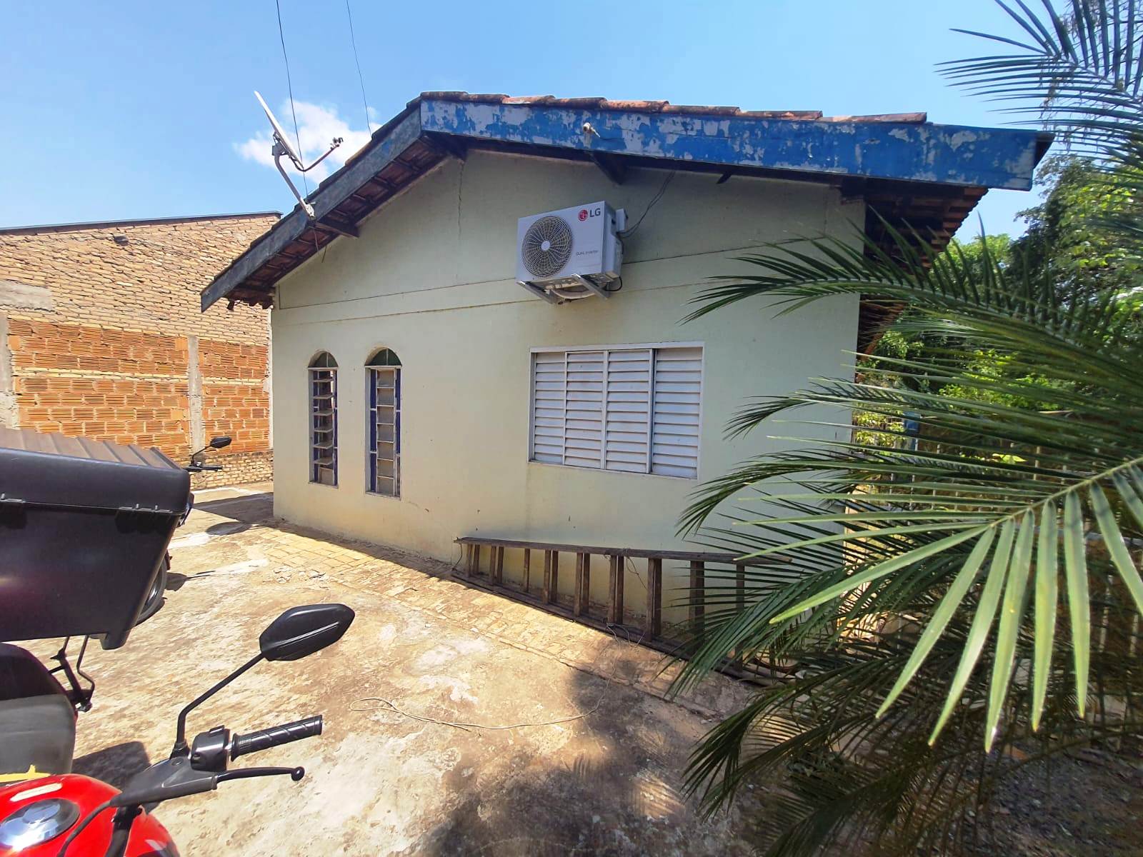 CASA COM AMPLO TERRENO NO CIDADE JARDIM