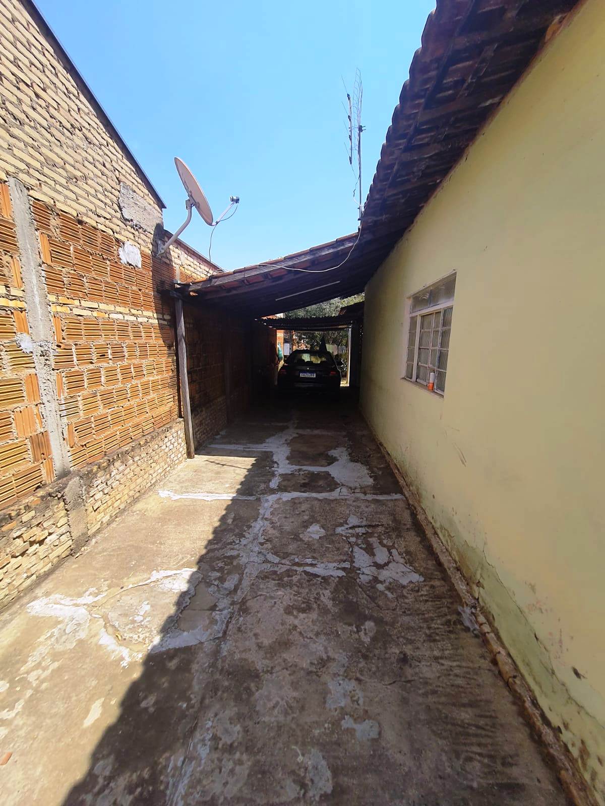 CASA COM AMPLO TERRENO NO CIDADE JARDIM