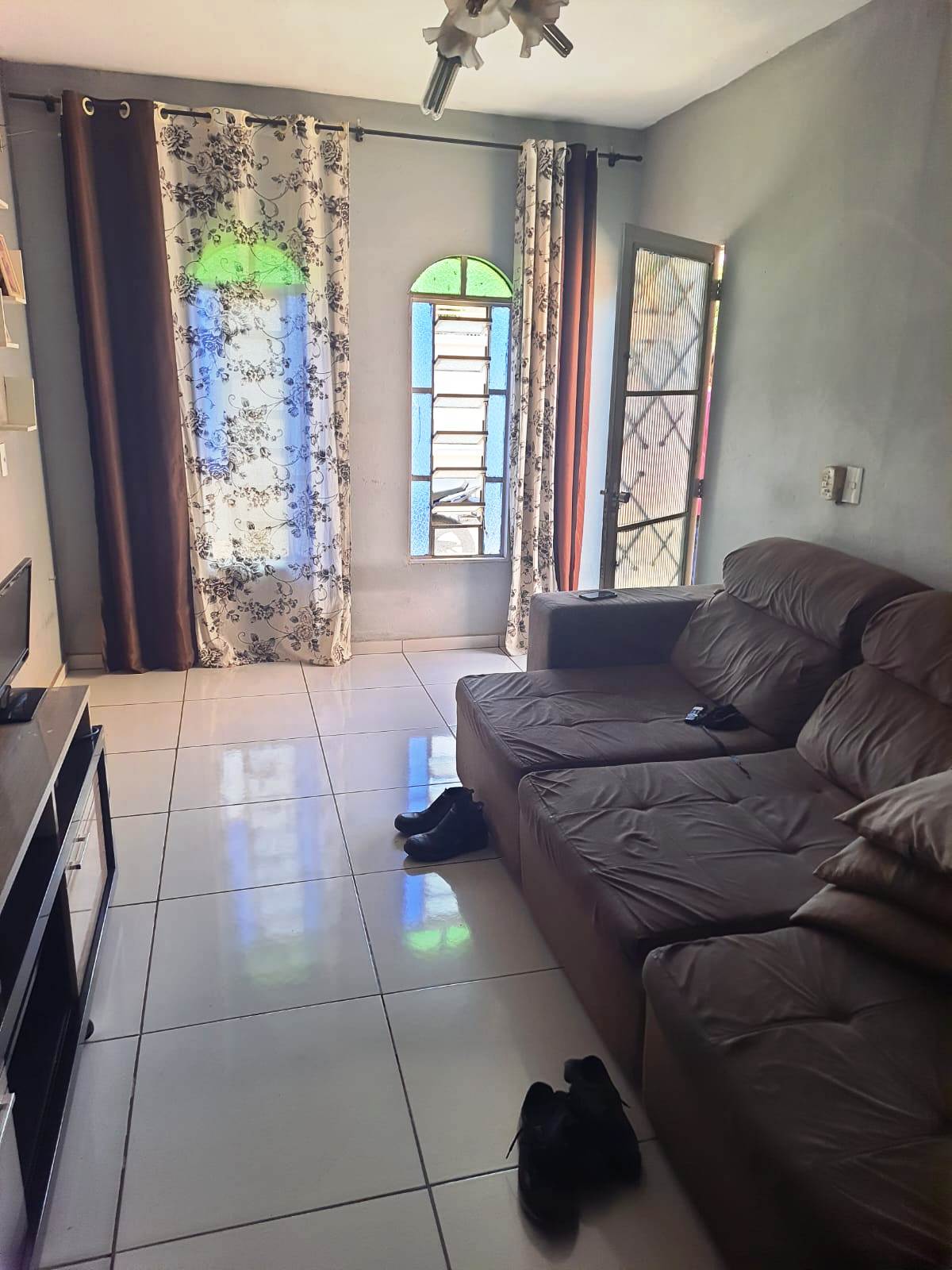 CASA COM AMPLO TERRENO NO CIDADE JARDIM