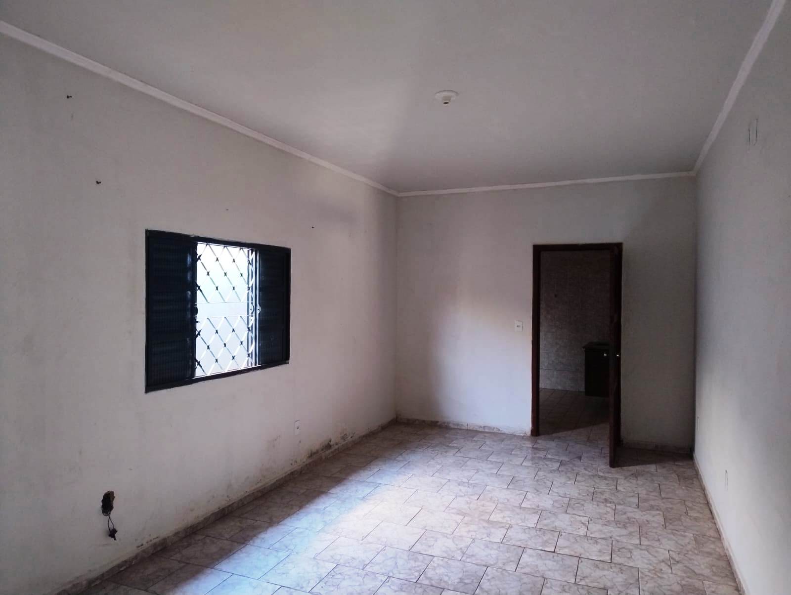 CASA COM TRÊS DORMITÓRIOS NO DEL REY