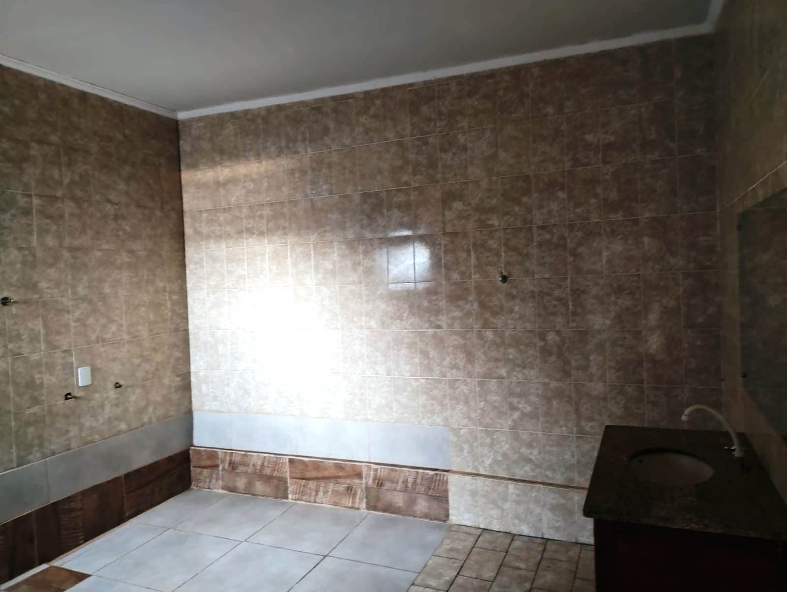 CASA COM TRÊS DORMITÓRIOS NO DEL REY