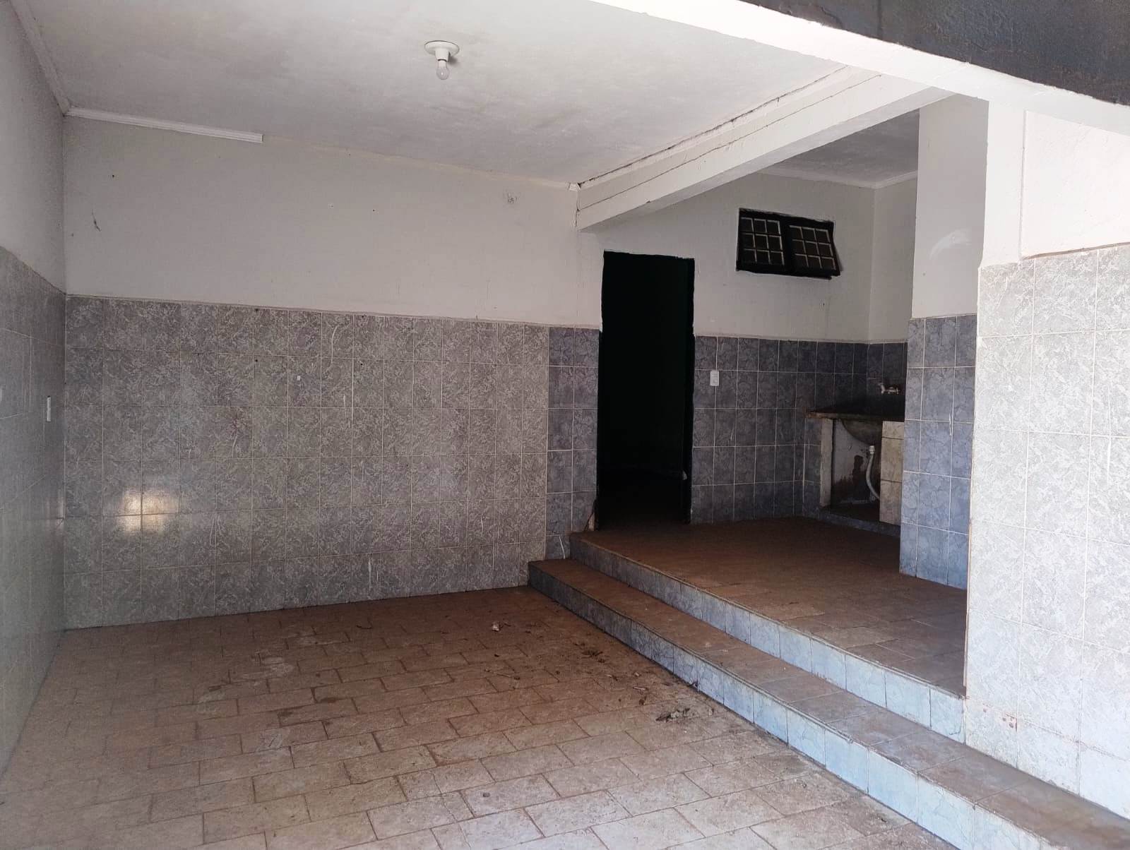 CASA COM TRÊS DORMITÓRIOS NO DEL REY