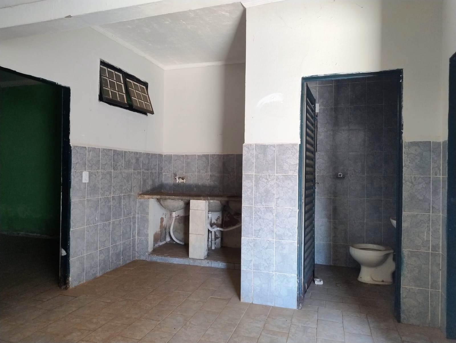CASA COM TRÊS DORMITÓRIOS NO DEL REY