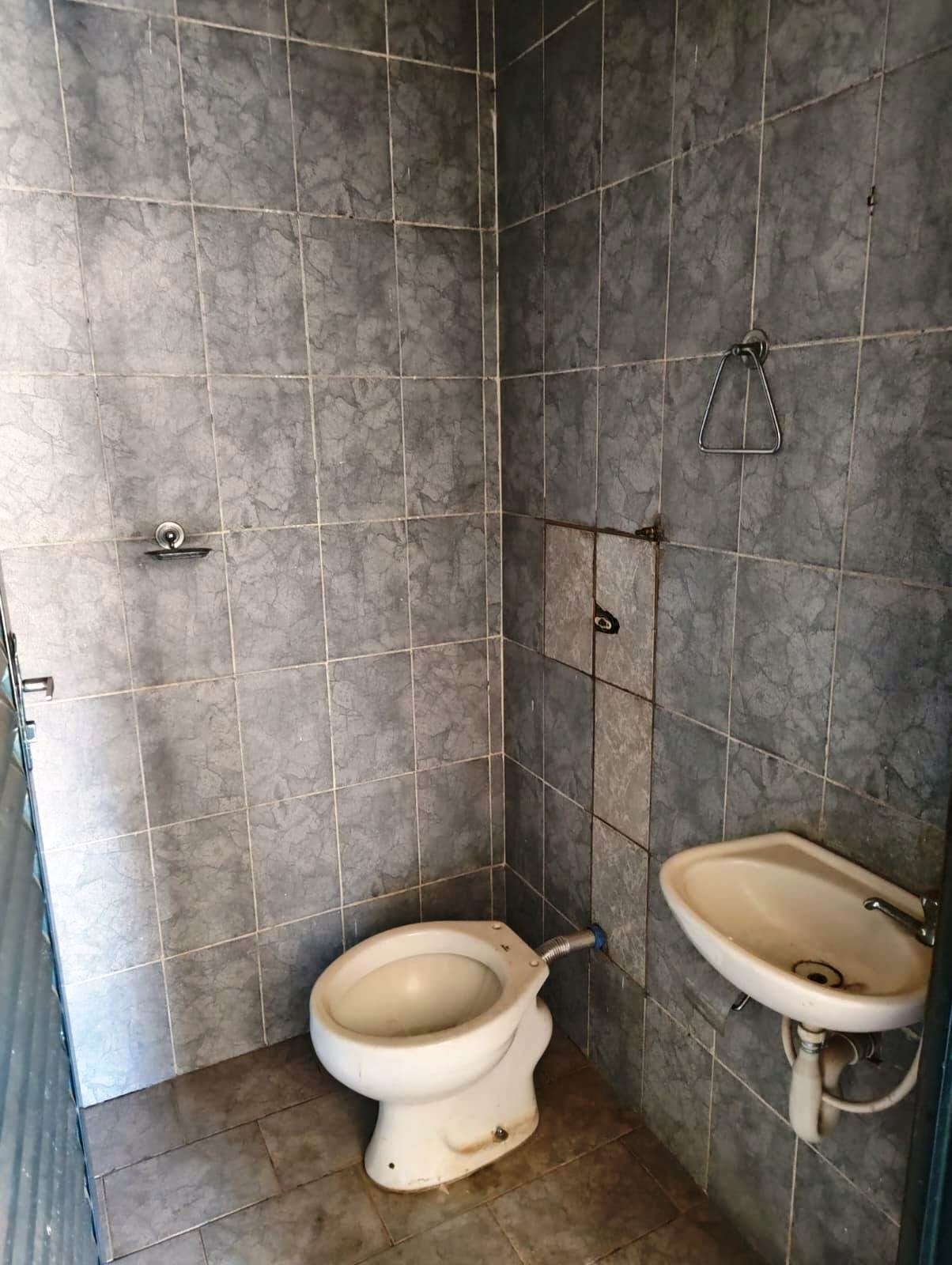 CASA COM TRÊS DORMITÓRIOS NO DEL REY