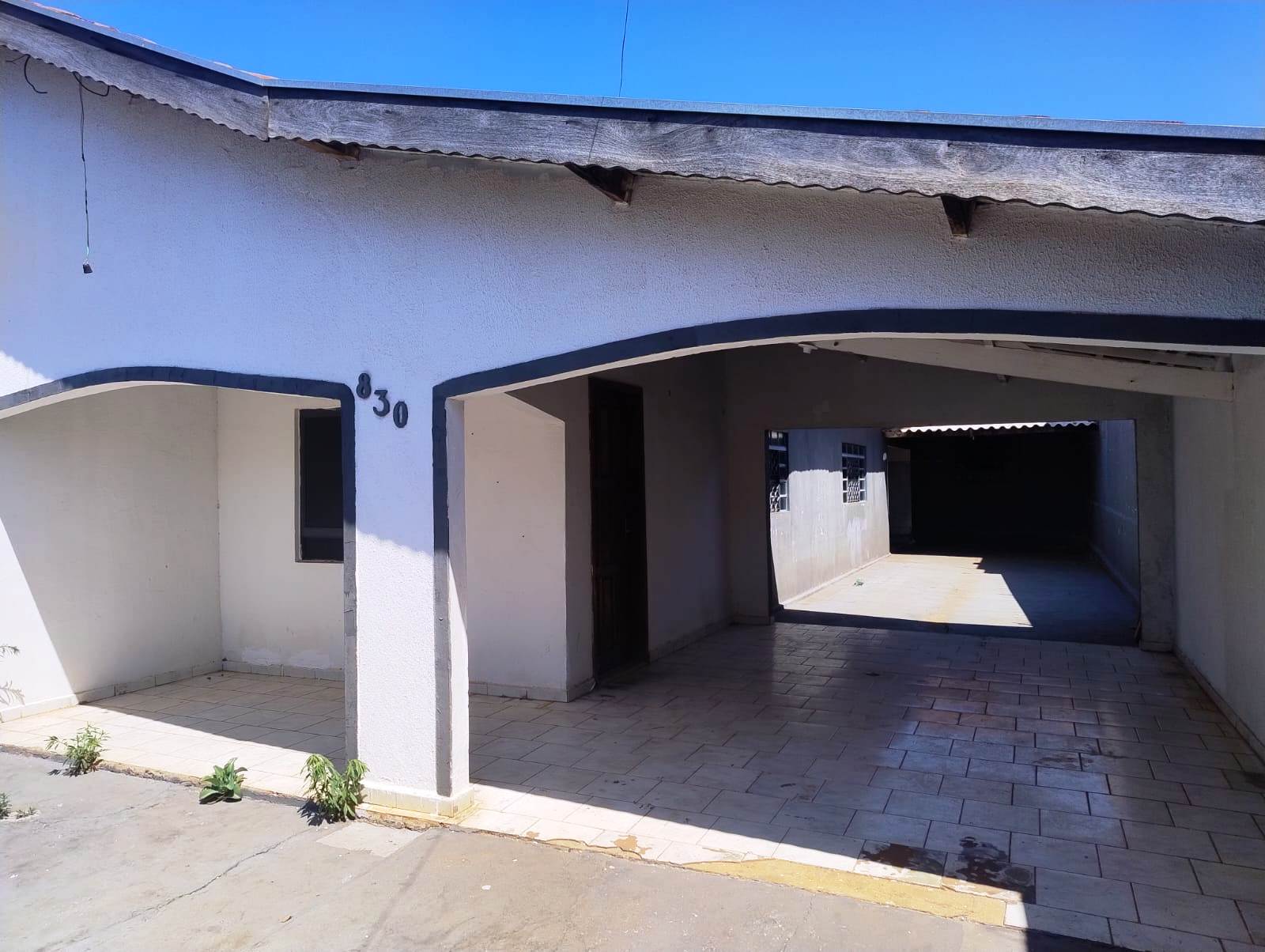 CASA COM TRÊS DORMITÓRIOS NO DEL REY