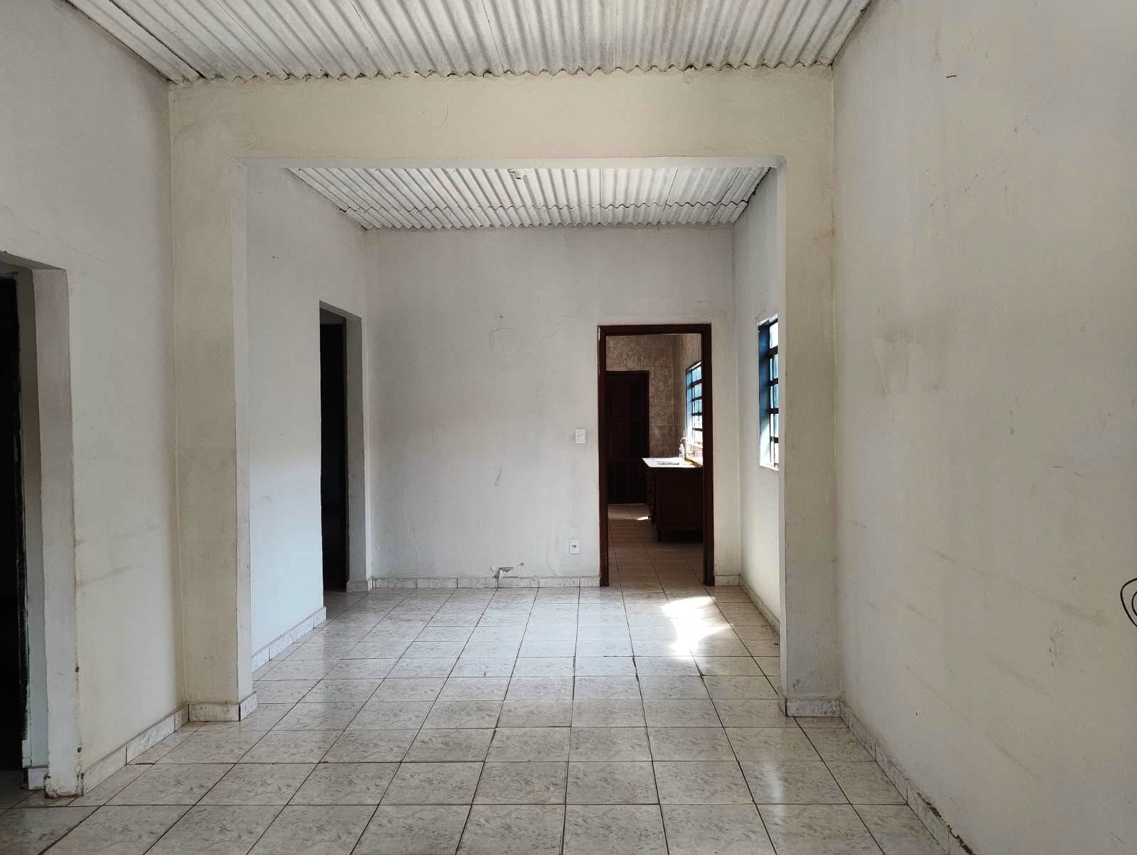 CASA COM TRÊS DORMITÓRIOS NO DEL REY