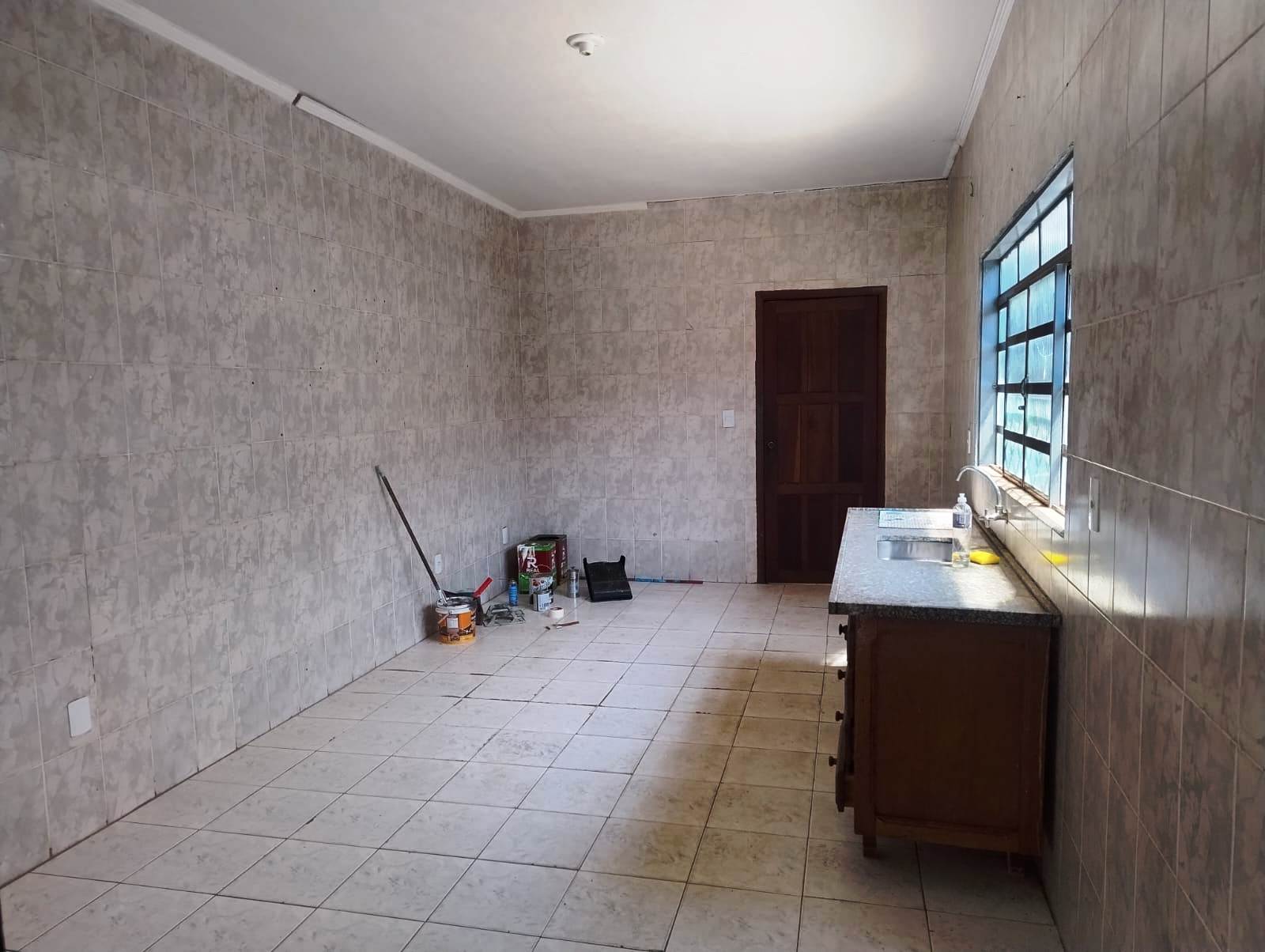 CASA COM TRÊS DORMITÓRIOS NO DEL REY