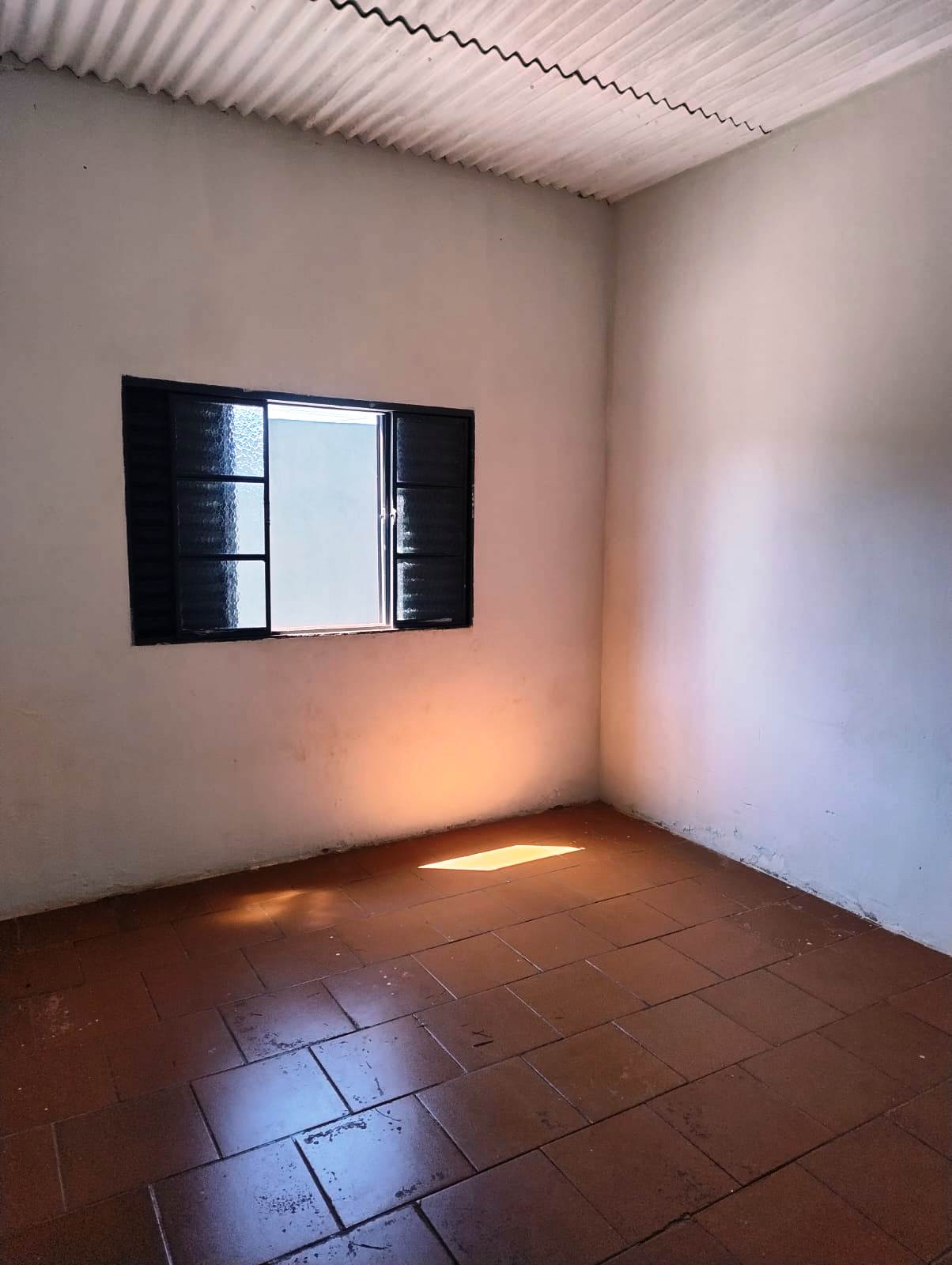 CASA COM TRÊS DORMITÓRIOS NO DEL REY