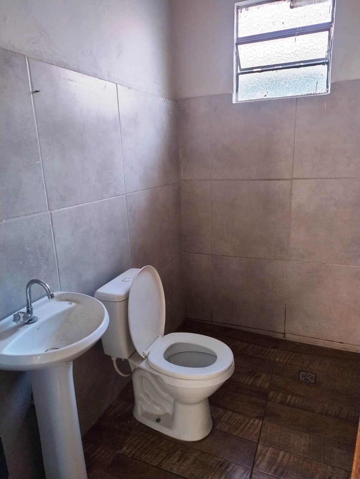 CASA COM TRÊS DORMITÓRIOS NO DEL REY