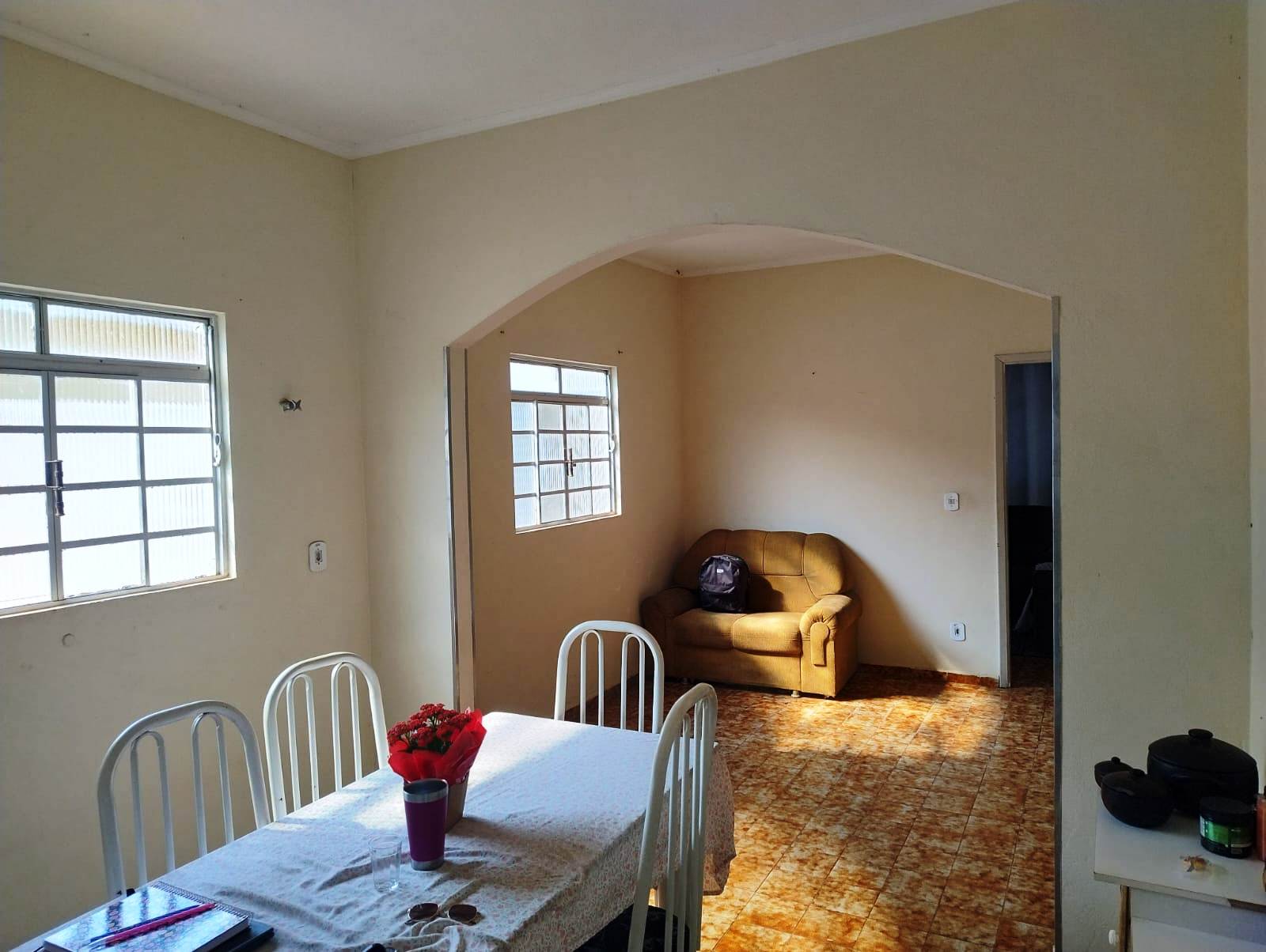 ÓTIMA CASA NO BAIRRO SANTA TEREZINHA
