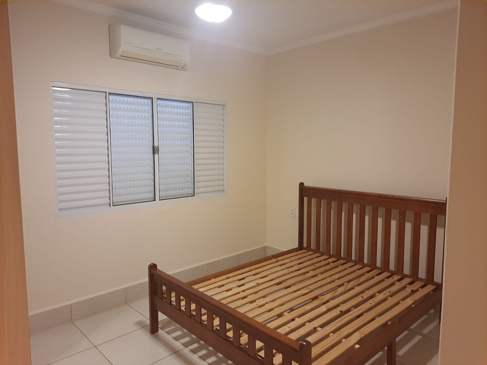 ÓTIMA CASA COM 4 DORMITÓRIOS NO CENTRO