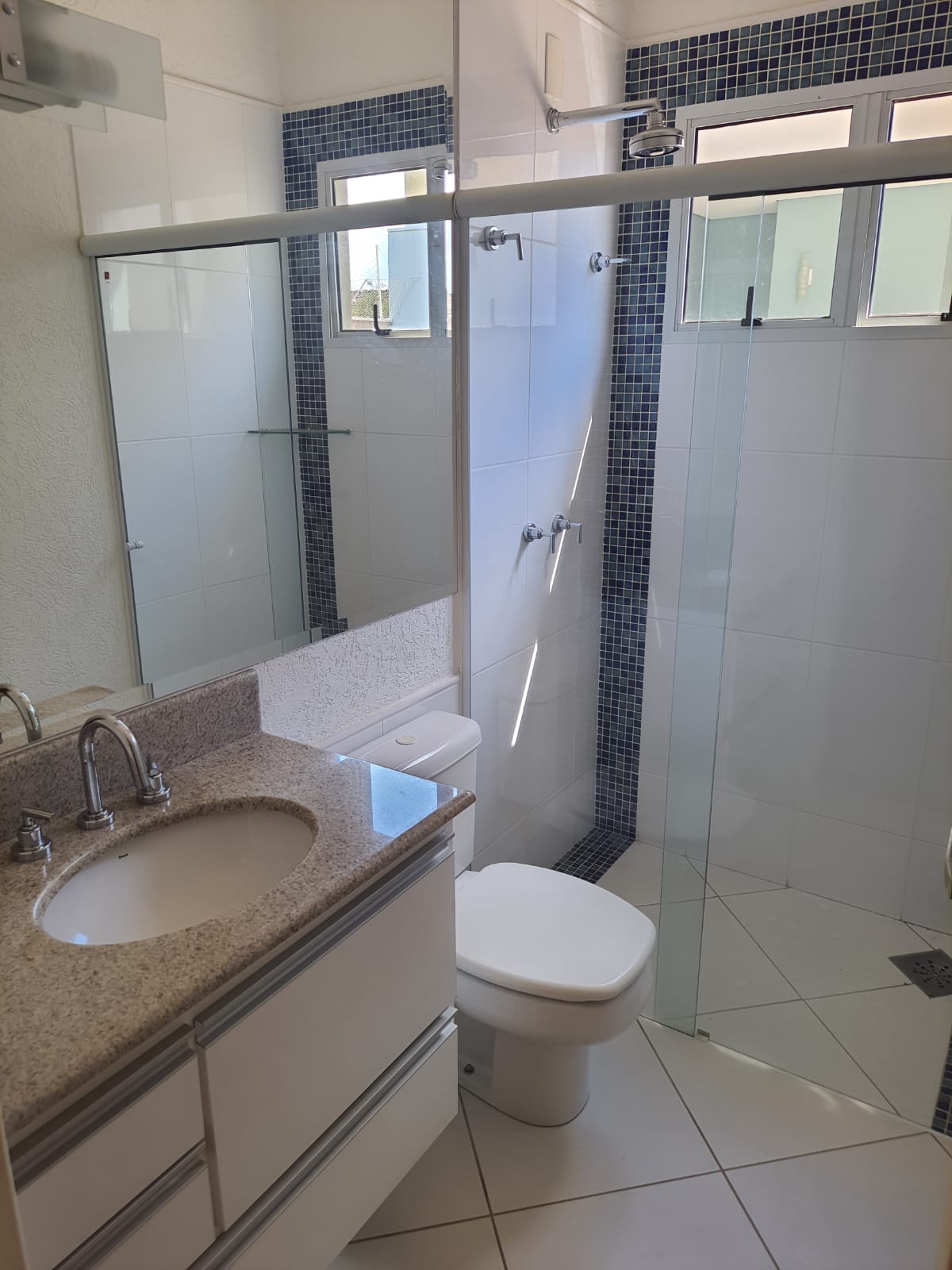 ÓTIMA CASA COM 4 DORMITÓRIOS NO CENTRO