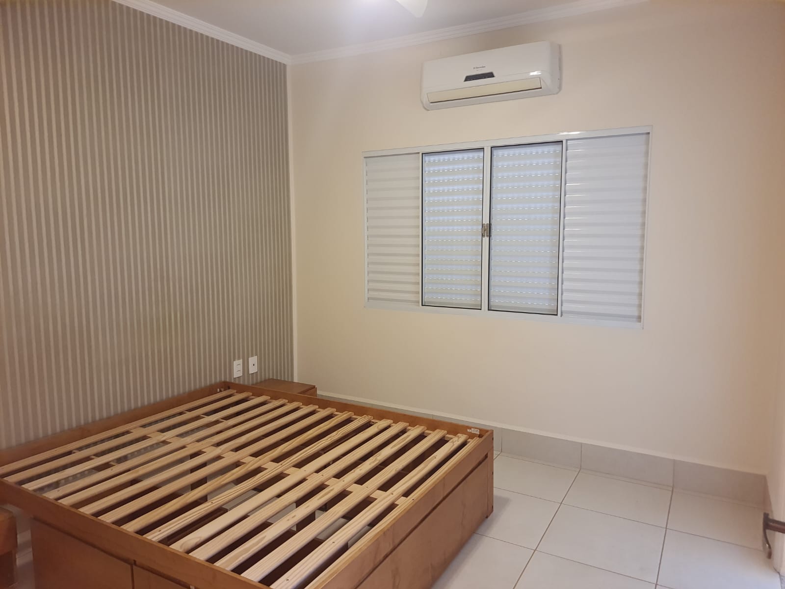 ÓTIMA CASA COM 4 DORMITÓRIOS NO CENTRO