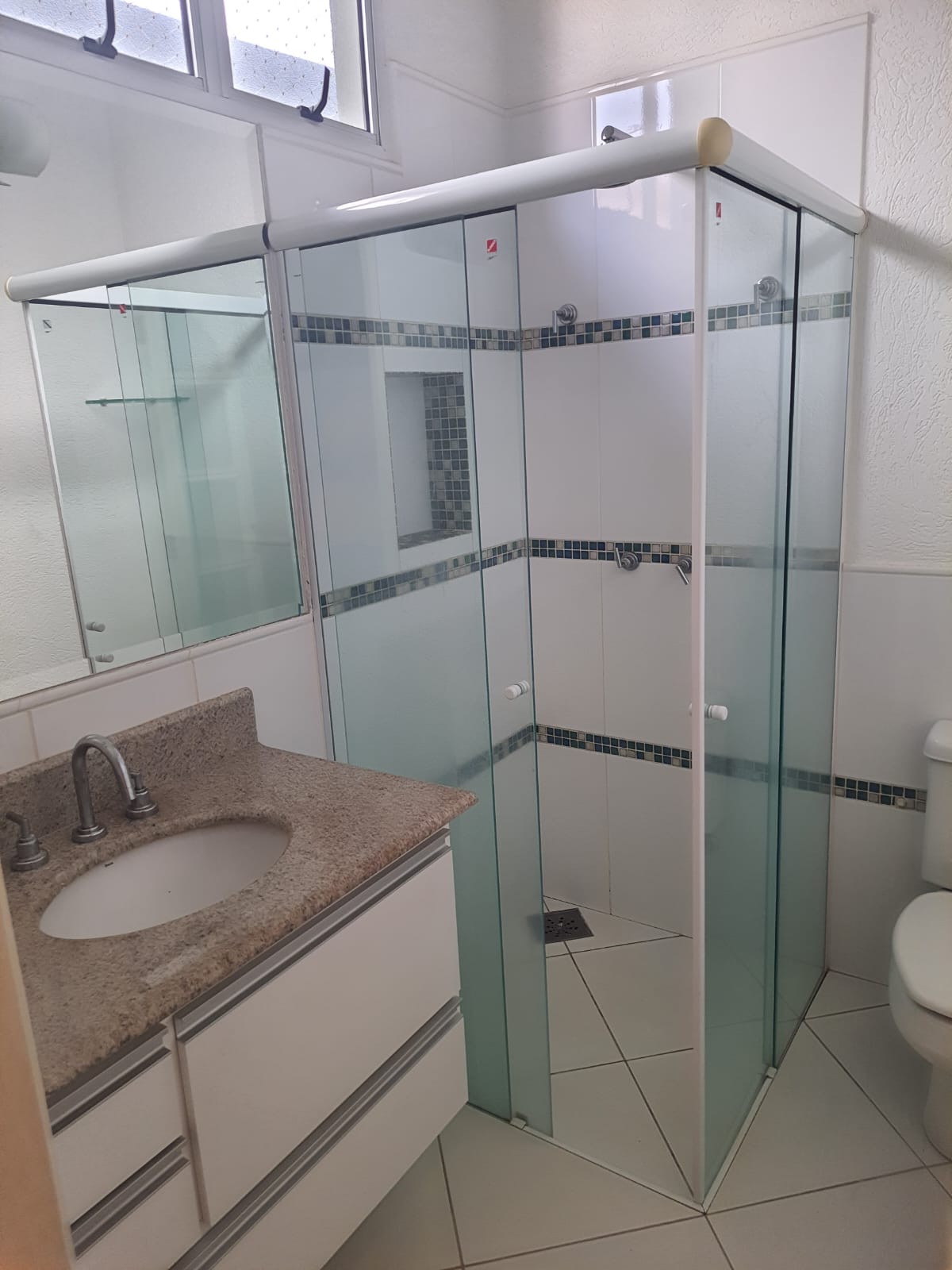 ÓTIMA CASA COM 4 DORMITÓRIOS NO CENTRO