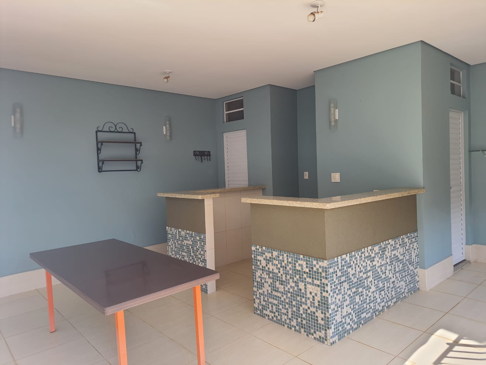 ÓTIMA CASA COM 4 DORMITÓRIOS NO CENTRO
