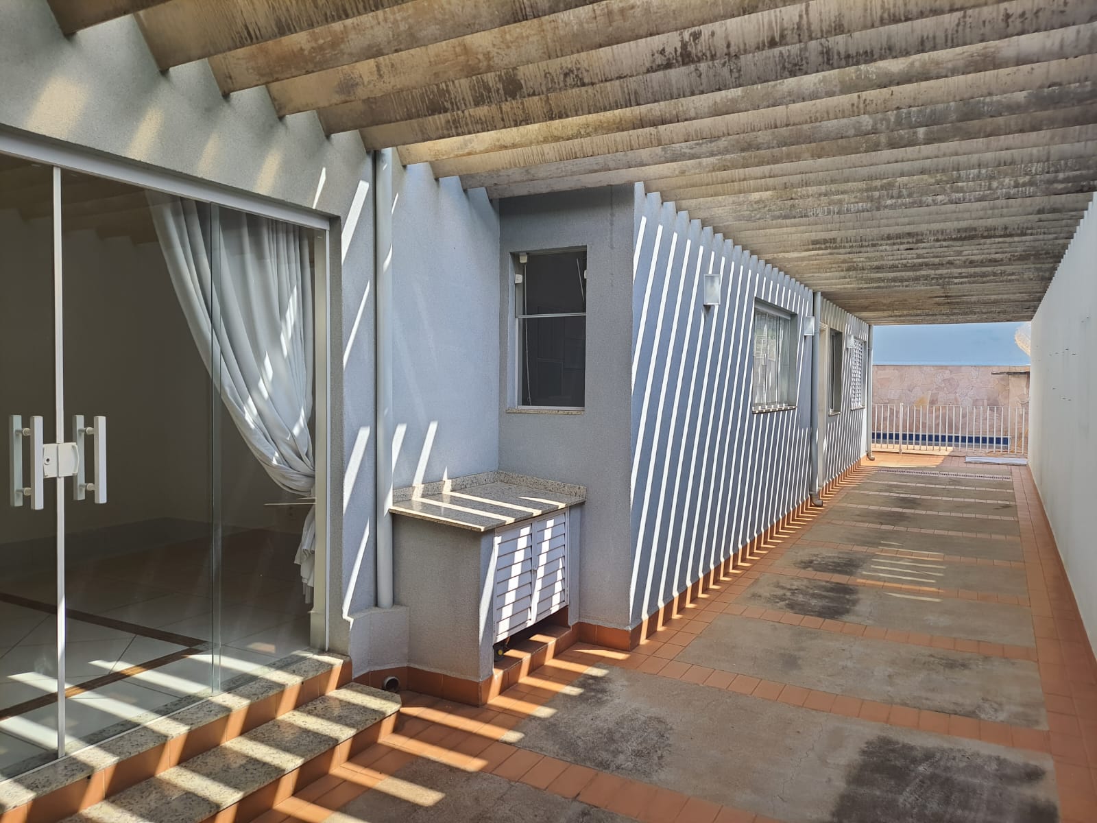 ÓTIMA CASA COM 4 DORMITÓRIOS NO CENTRO