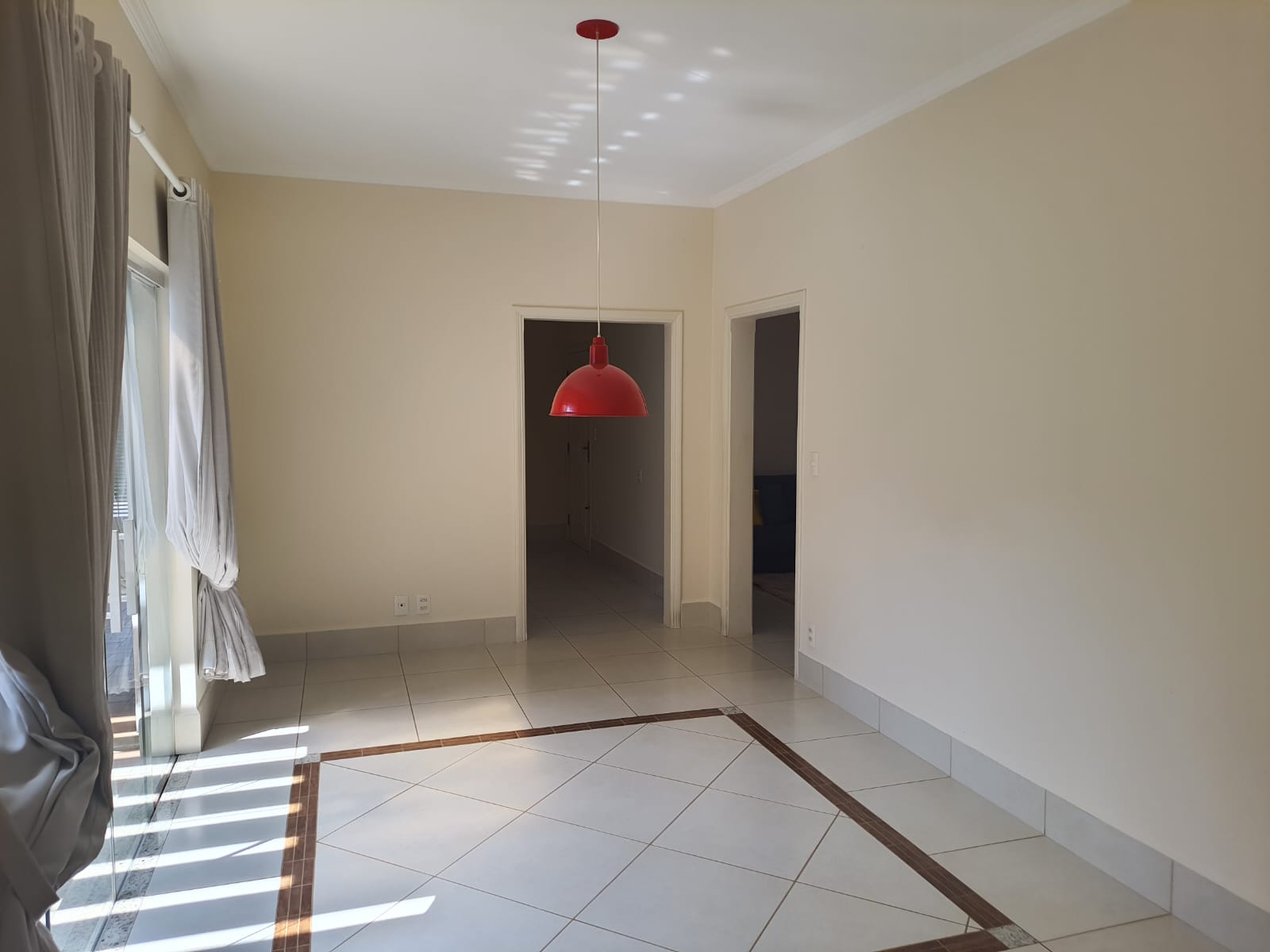 ÓTIMA CASA COM 4 DORMITÓRIOS NO CENTRO