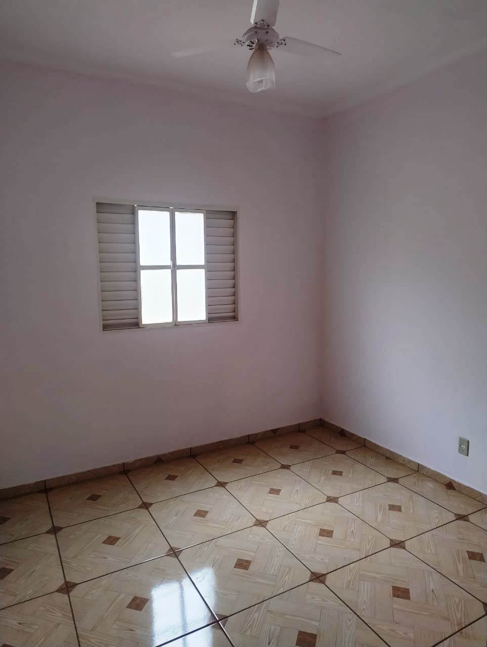 ÓTIMA CASA NO BAIRRO MONREAL