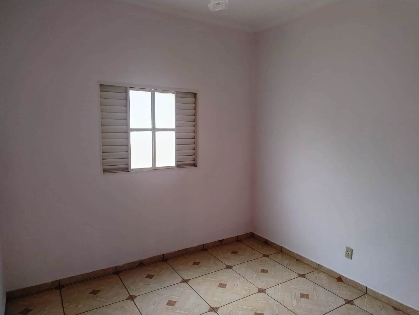 ÓTIMA CASA NO BAIRRO MONREAL