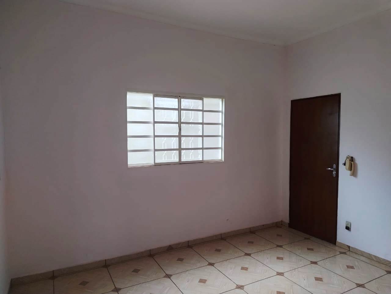 ÓTIMA CASA NO BAIRRO MONREAL