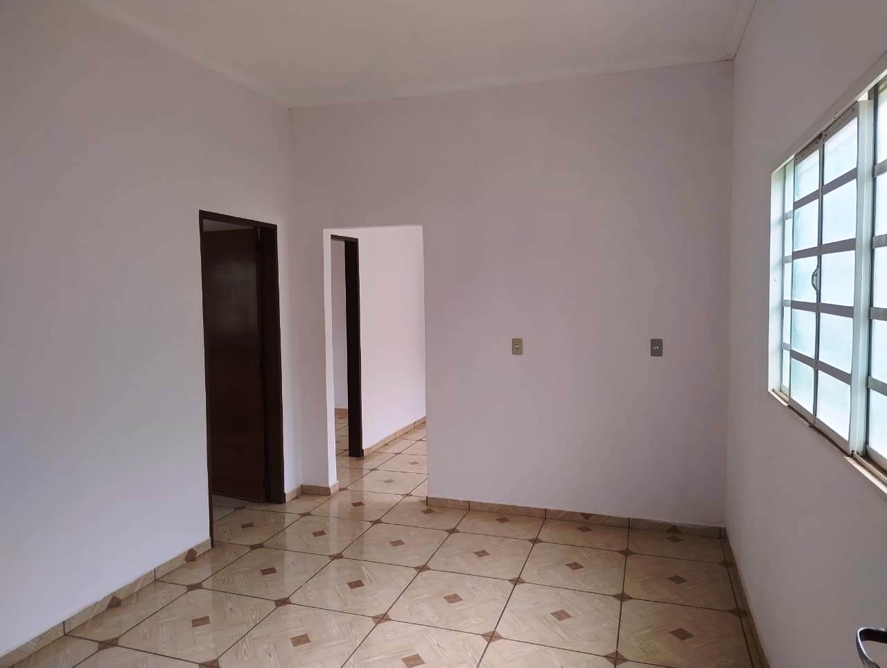 ÓTIMA CASA NO BAIRRO MONREAL