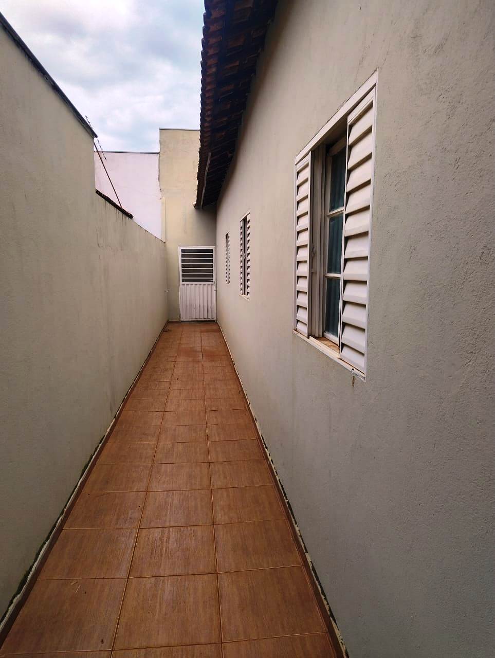 ÓTIMA CASA NO BAIRRO MONREAL