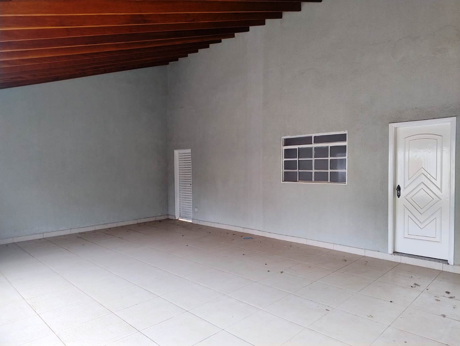 ÓTIMA CASA NO BAIRRO MONREAL