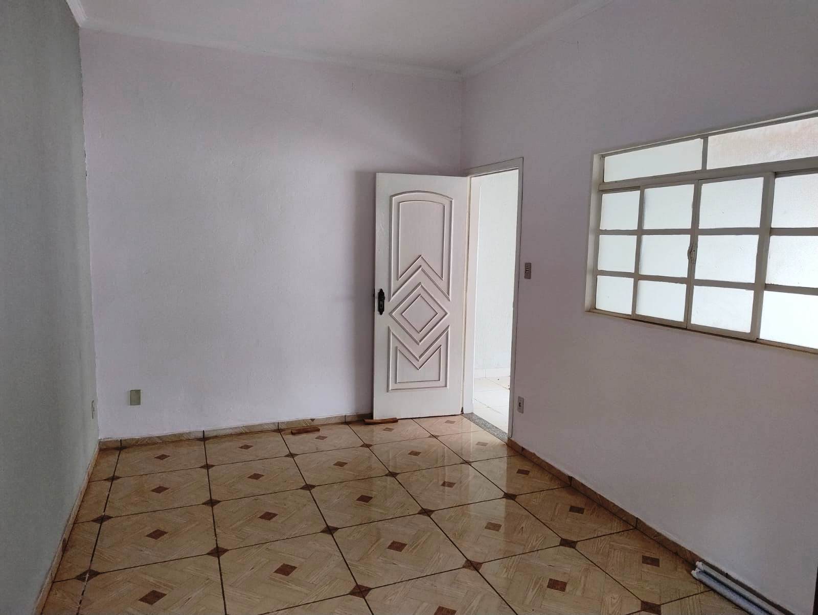 ÓTIMA CASA NO BAIRRO MONREAL