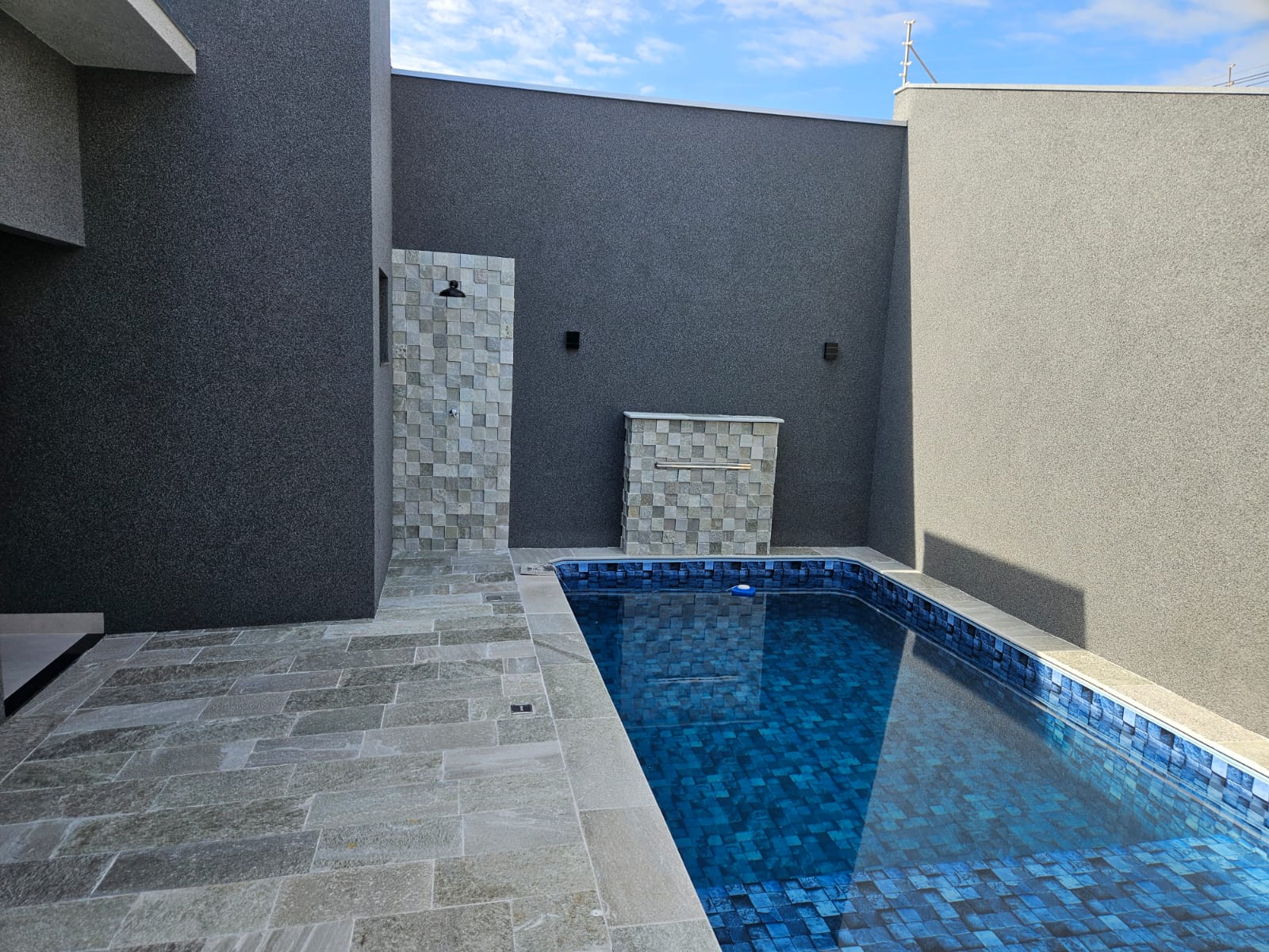 LINDA CASA NOVA NO JARDIM DO LAGO 3